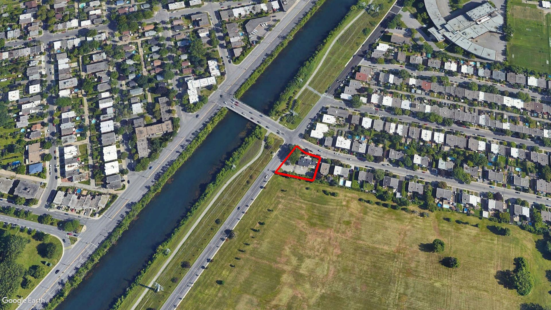 Tax Sale Montreal, Quebec - 010522-64