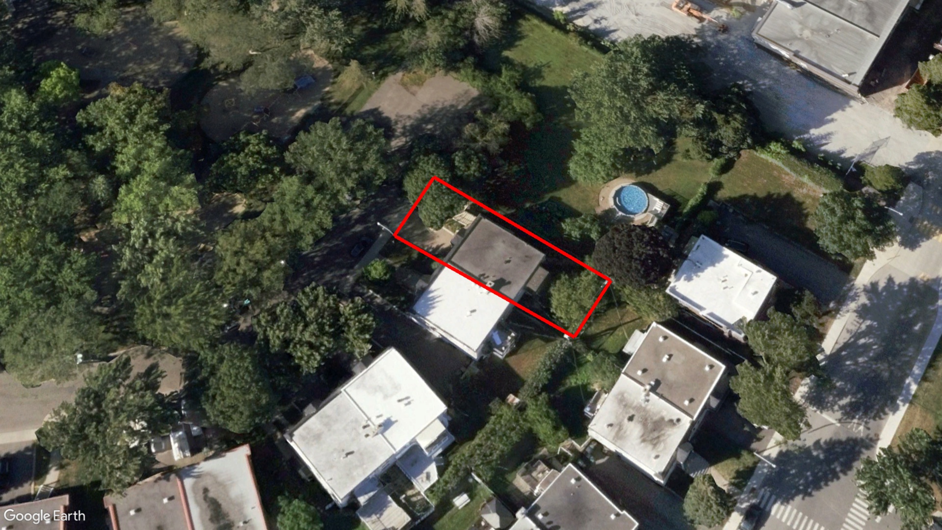 Tax Sale Montreal, Quebec - 041006-33