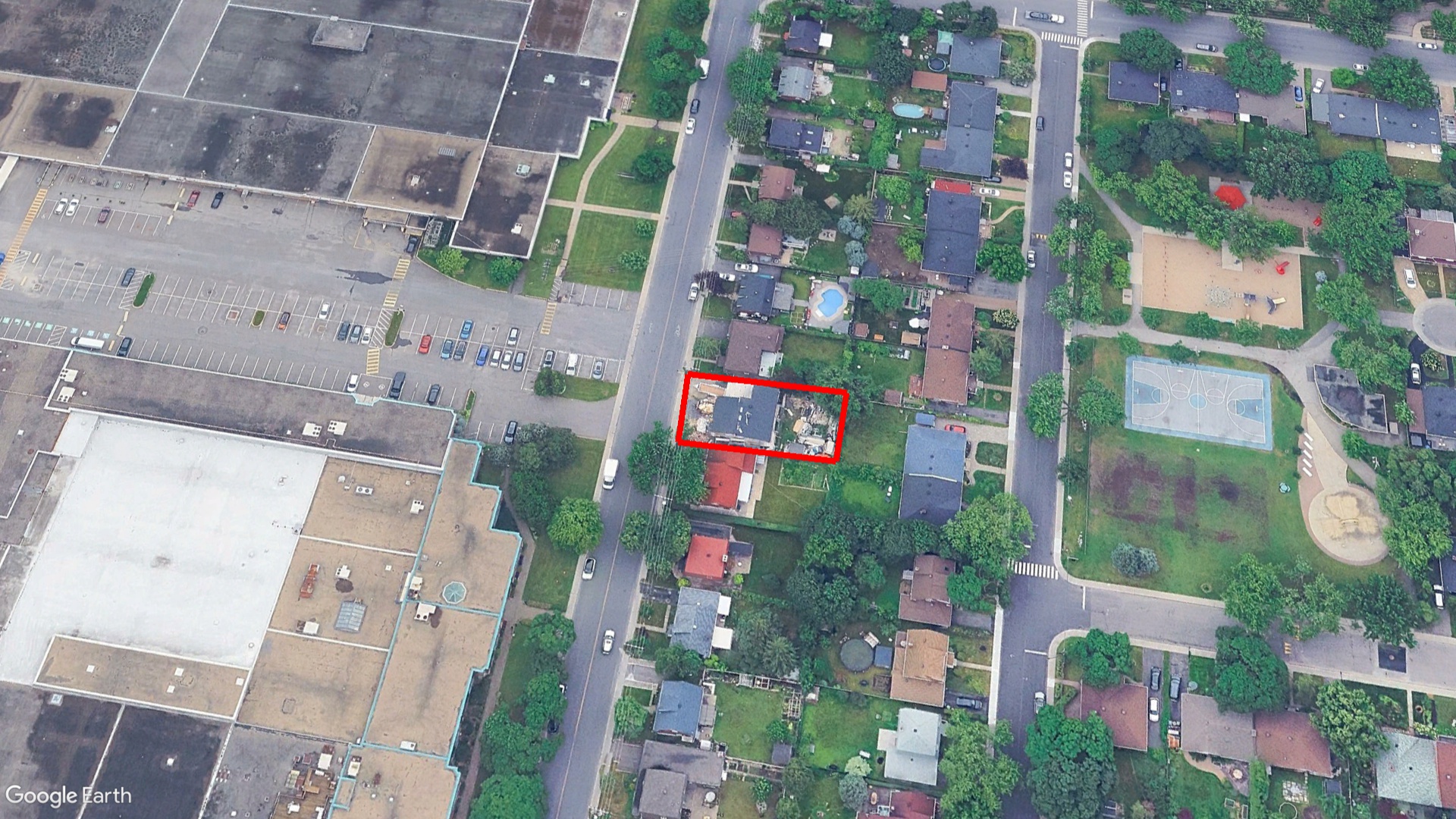 Tax Sale Montreal, Quebec - 040213-37