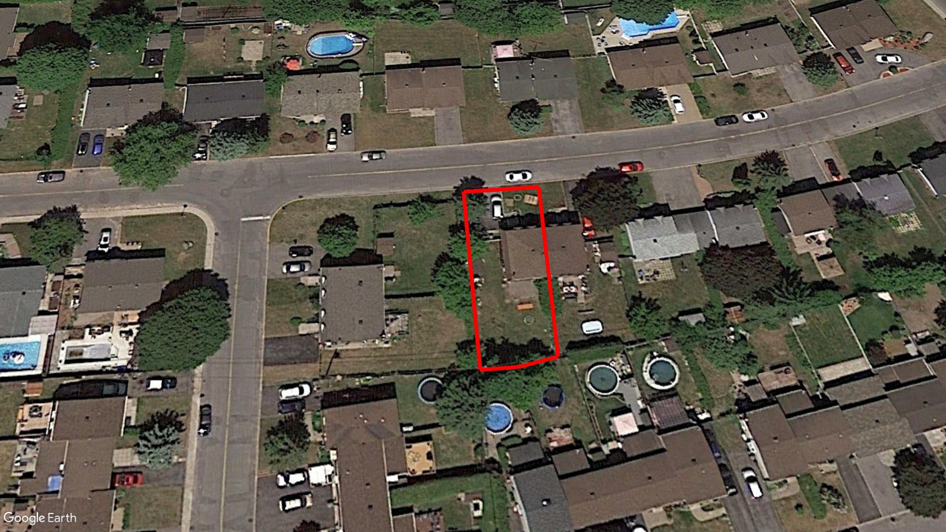 Tax Sale Montreal, Quebec - 040222-86