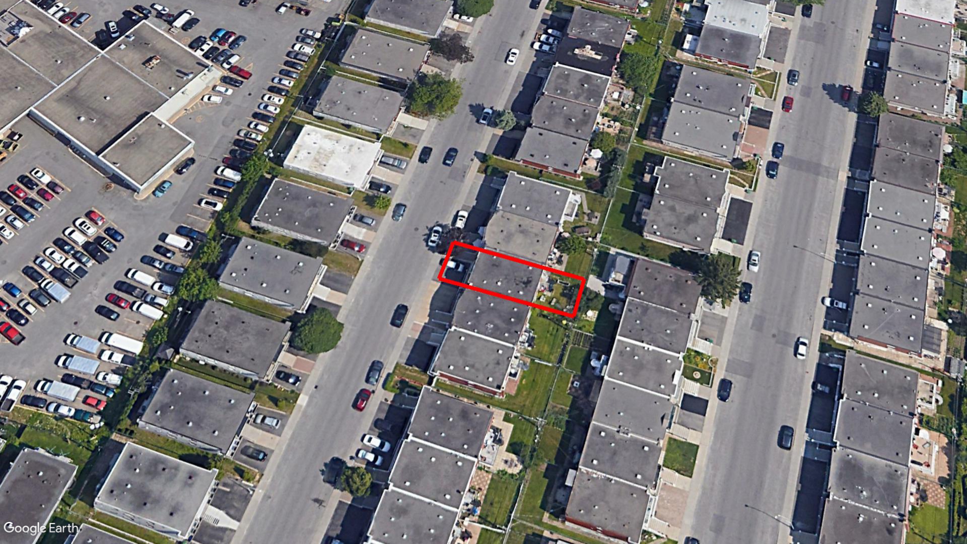 Tax Sale Montreal, Quebec - 040430-89