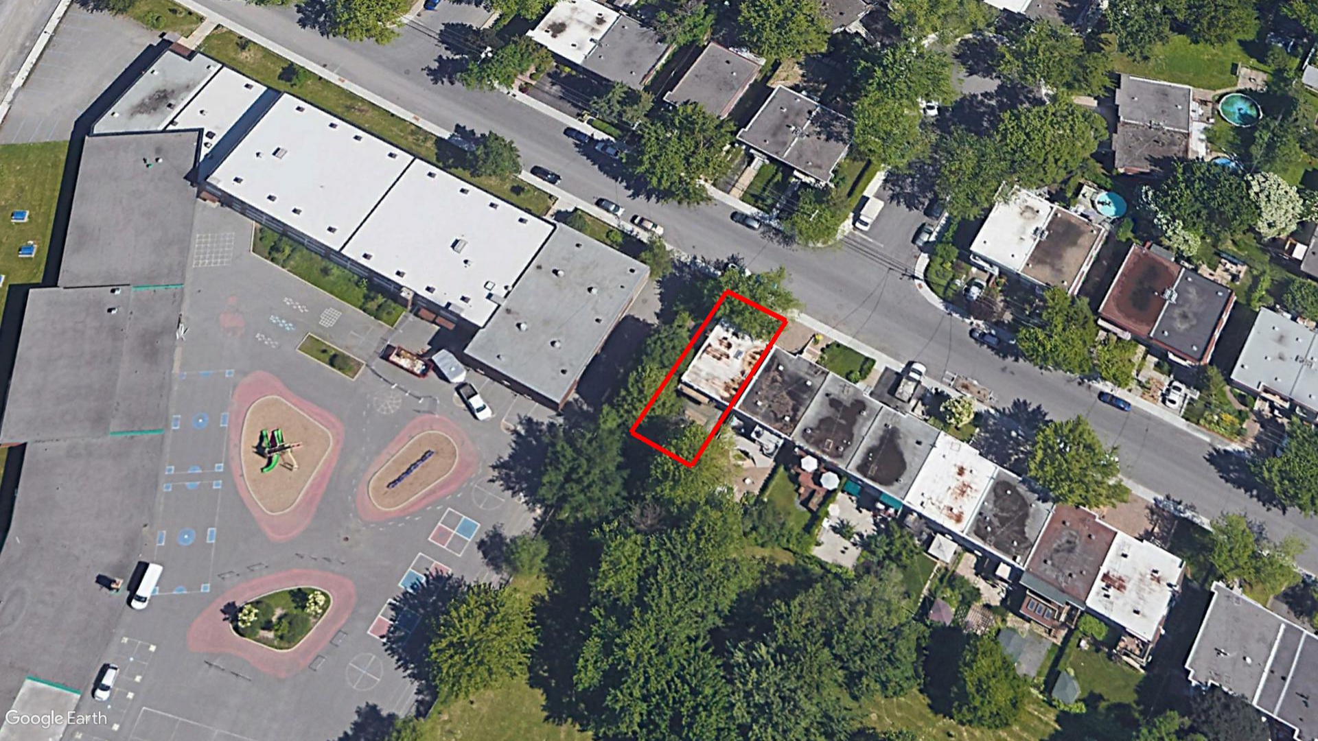 Tax Sale Montreal, Quebec - 020326-34