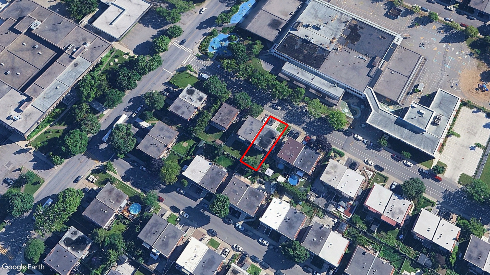 Tax Sale Montreal, Quebec - 020803-55