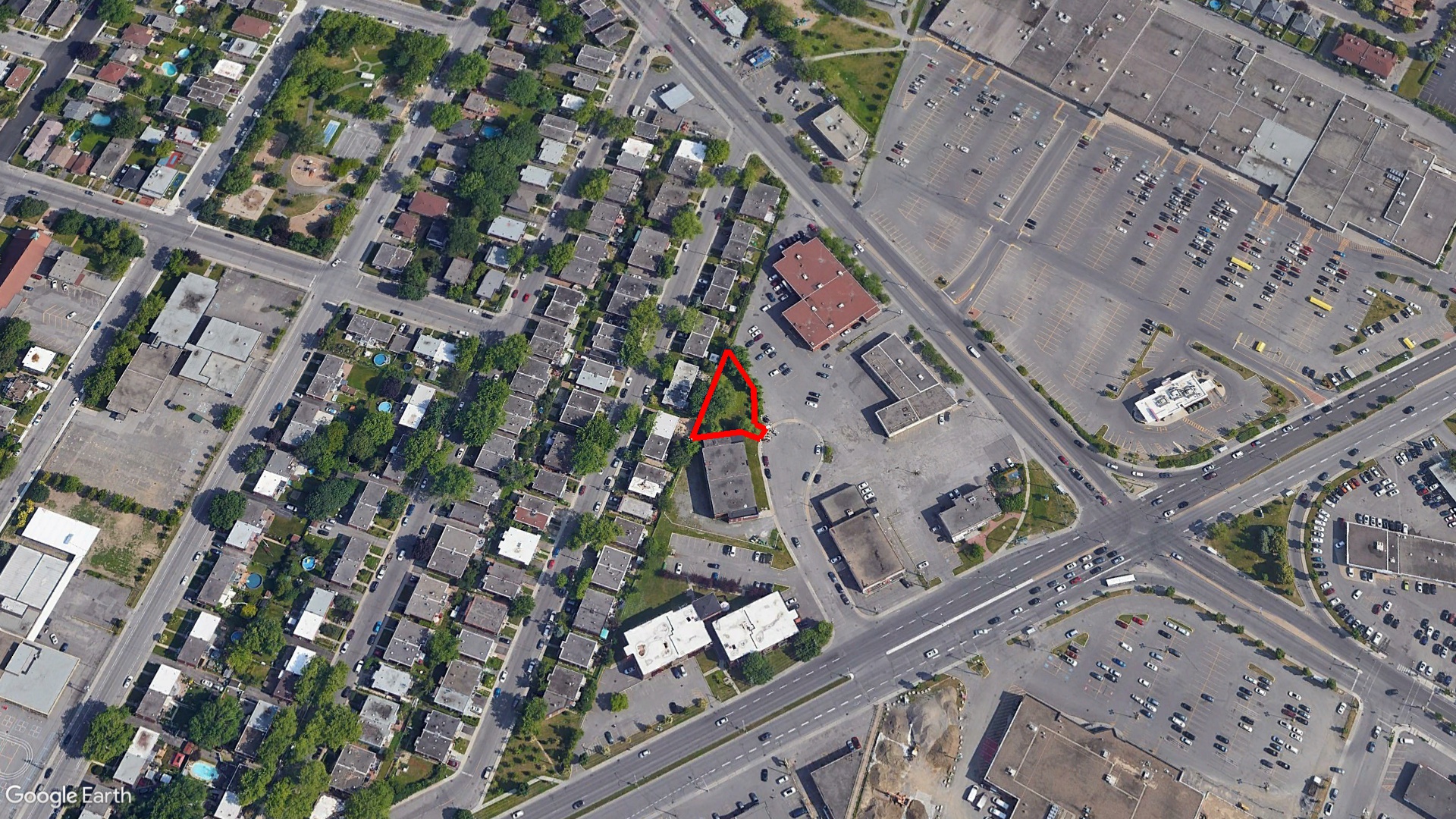 Tax Sale Montreal, Quebec - 040271-67