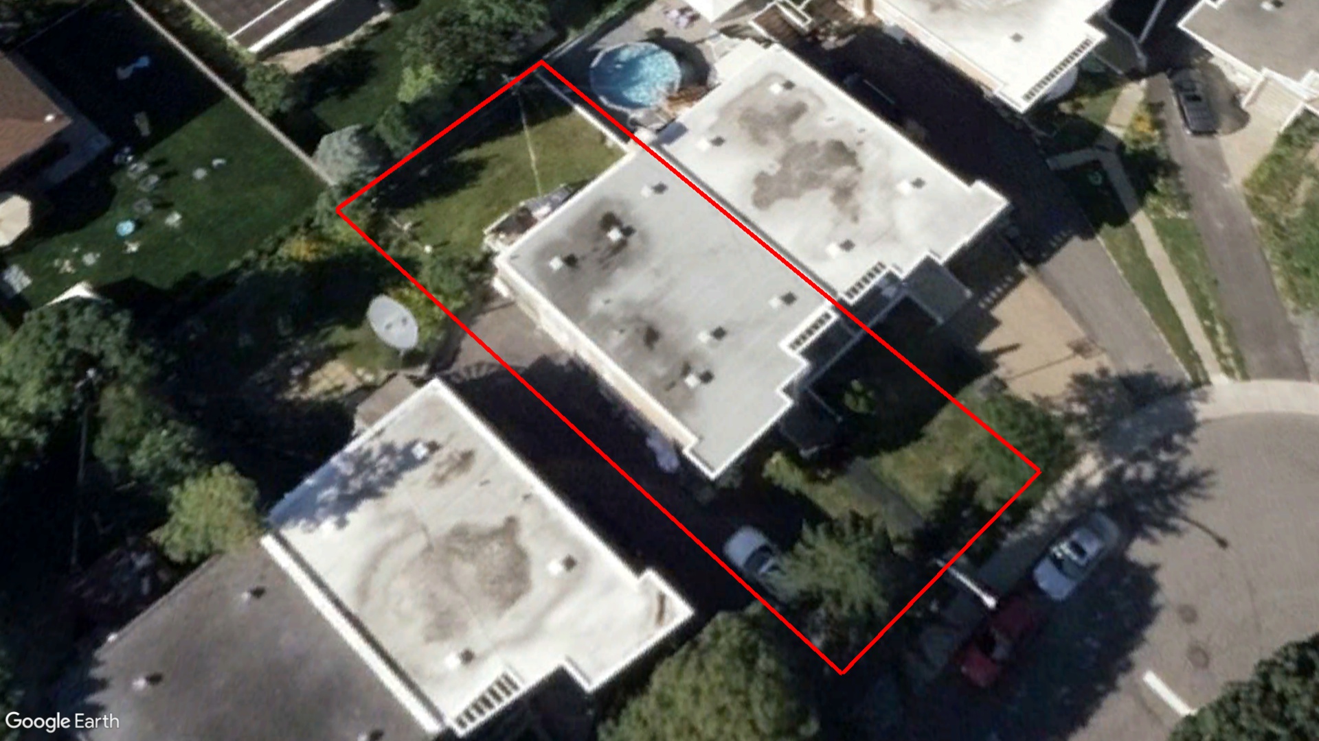 Tax Sale Montreal, Quebec - 040208-63