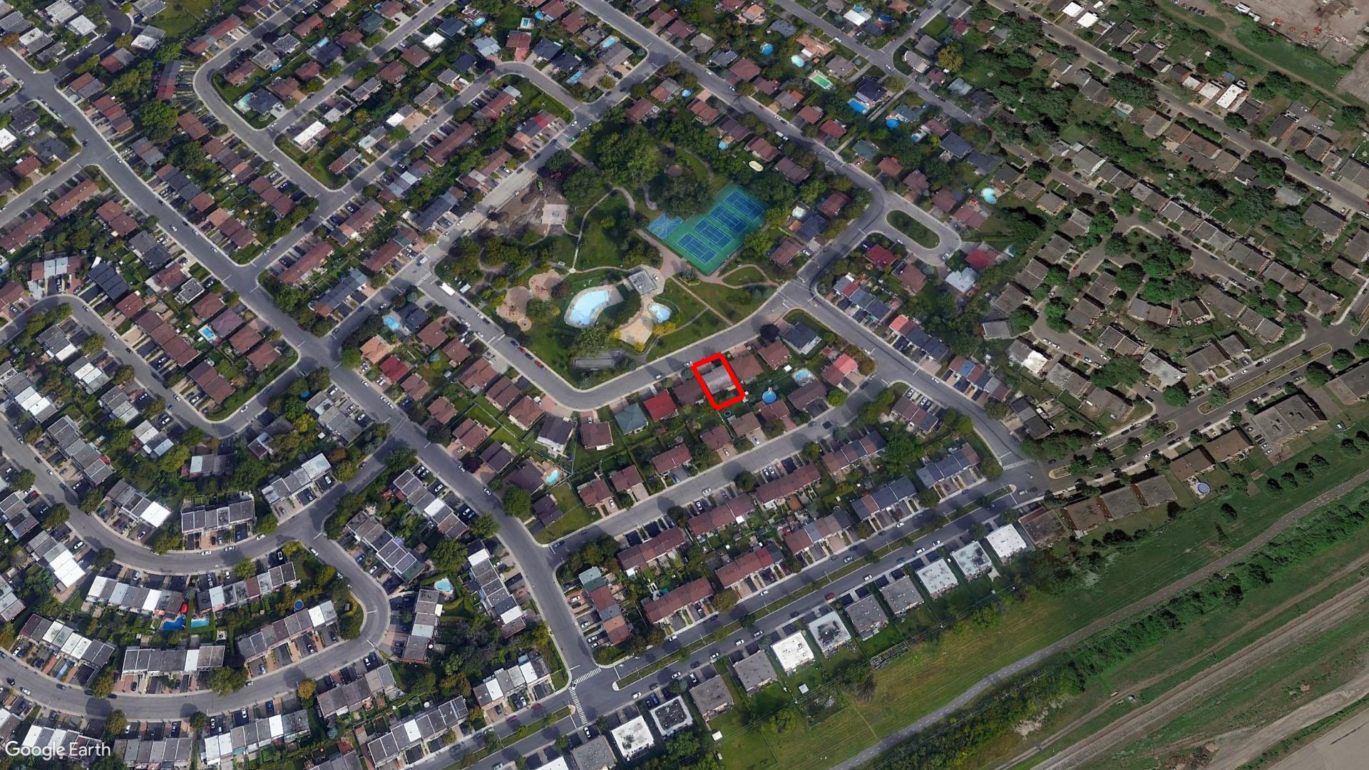 Tax Sale Montreal, Quebec - 041009-07