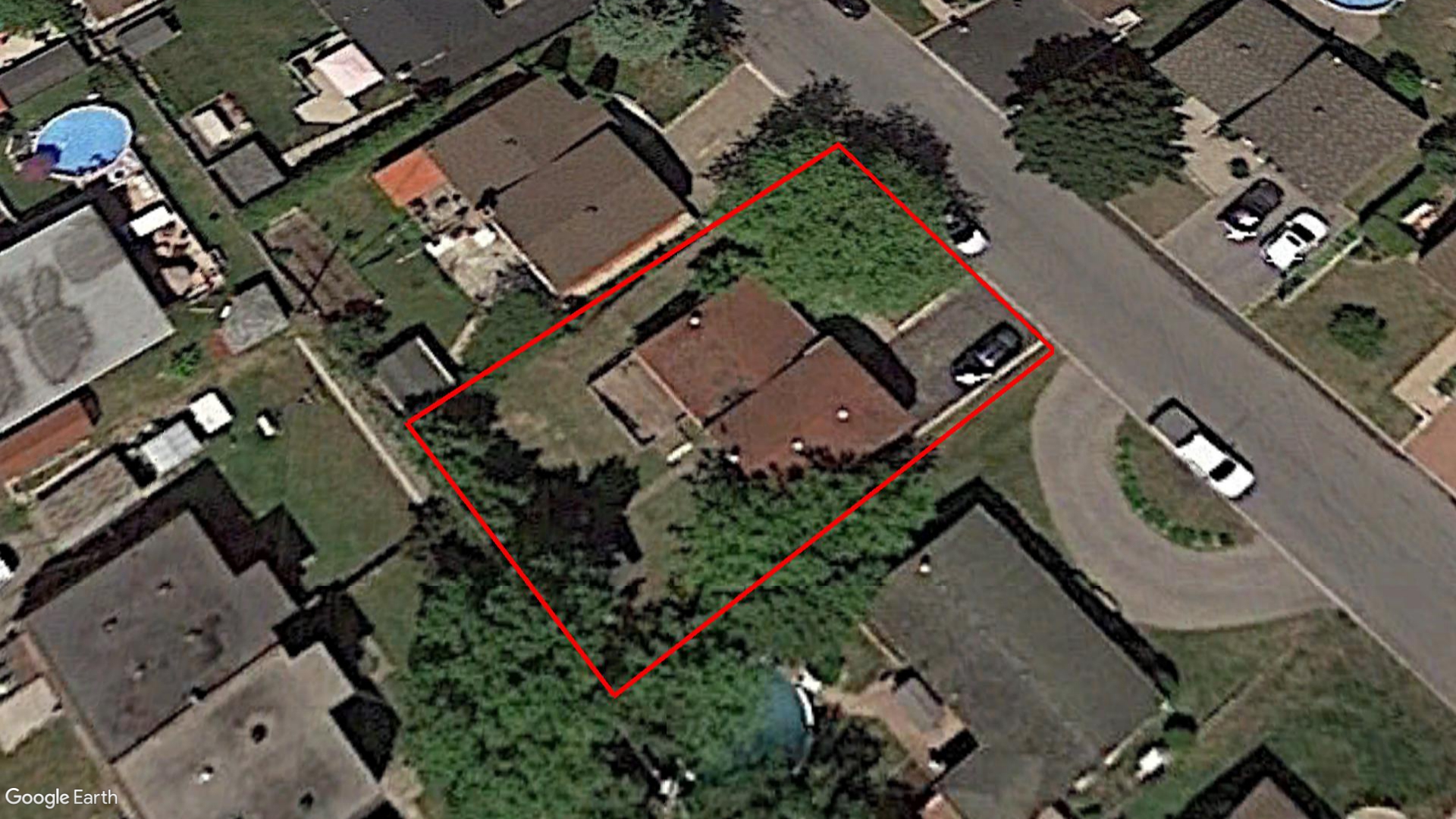 Tax Sale Montreal, Quebec - 040528-66