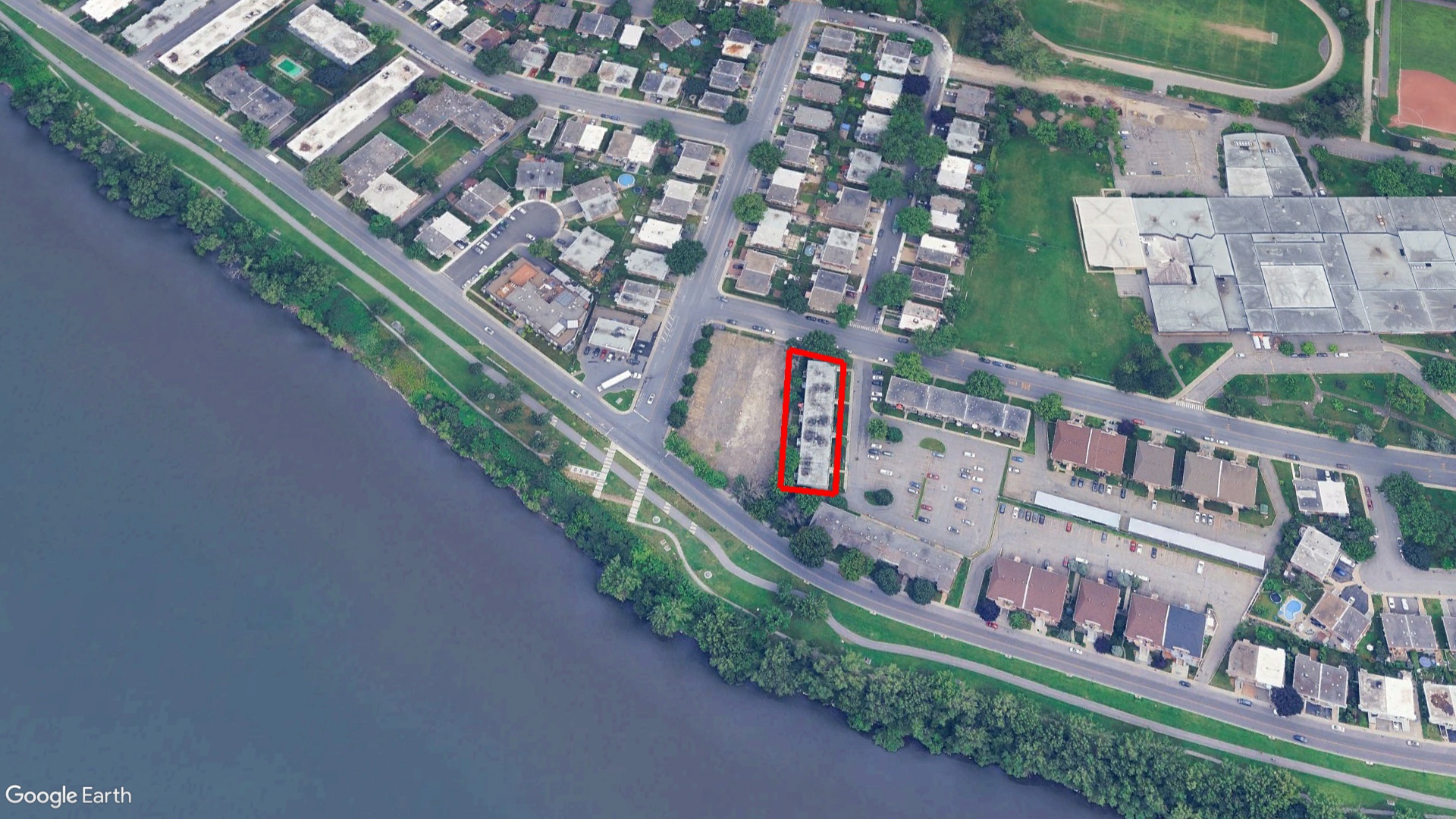 Tax Sale Montreal, Quebec - 050814-02