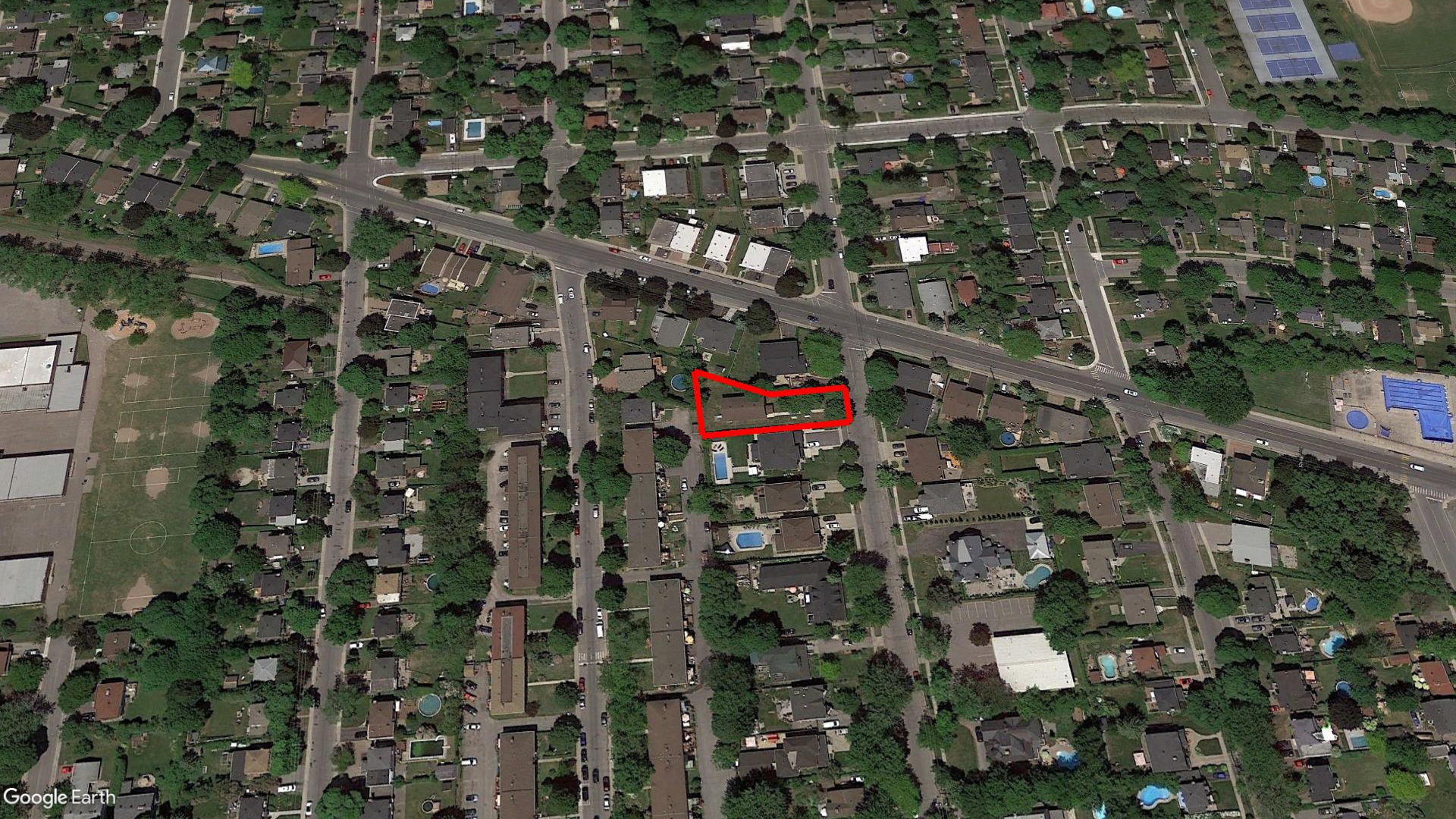 Tax Sale Montreal, Quebec - 050522-84