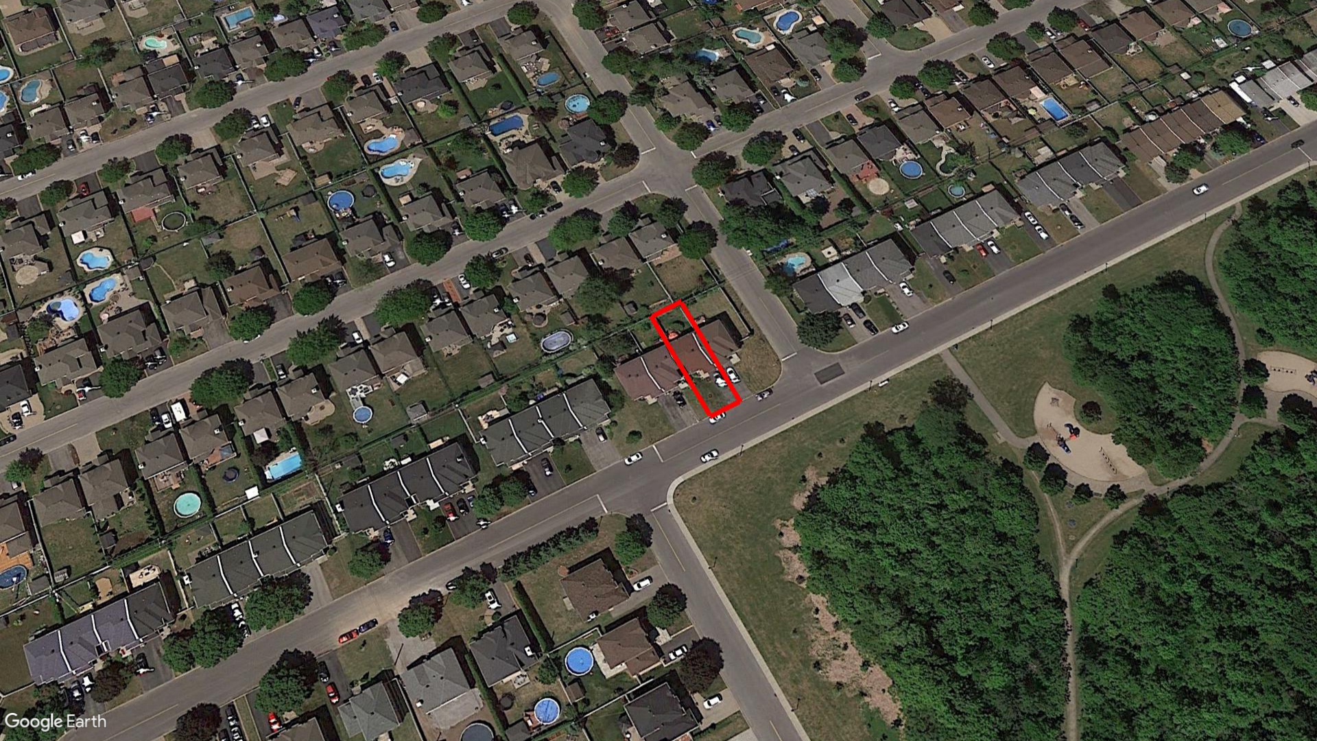 Tax Sale Montreal, Quebec - 041407-06