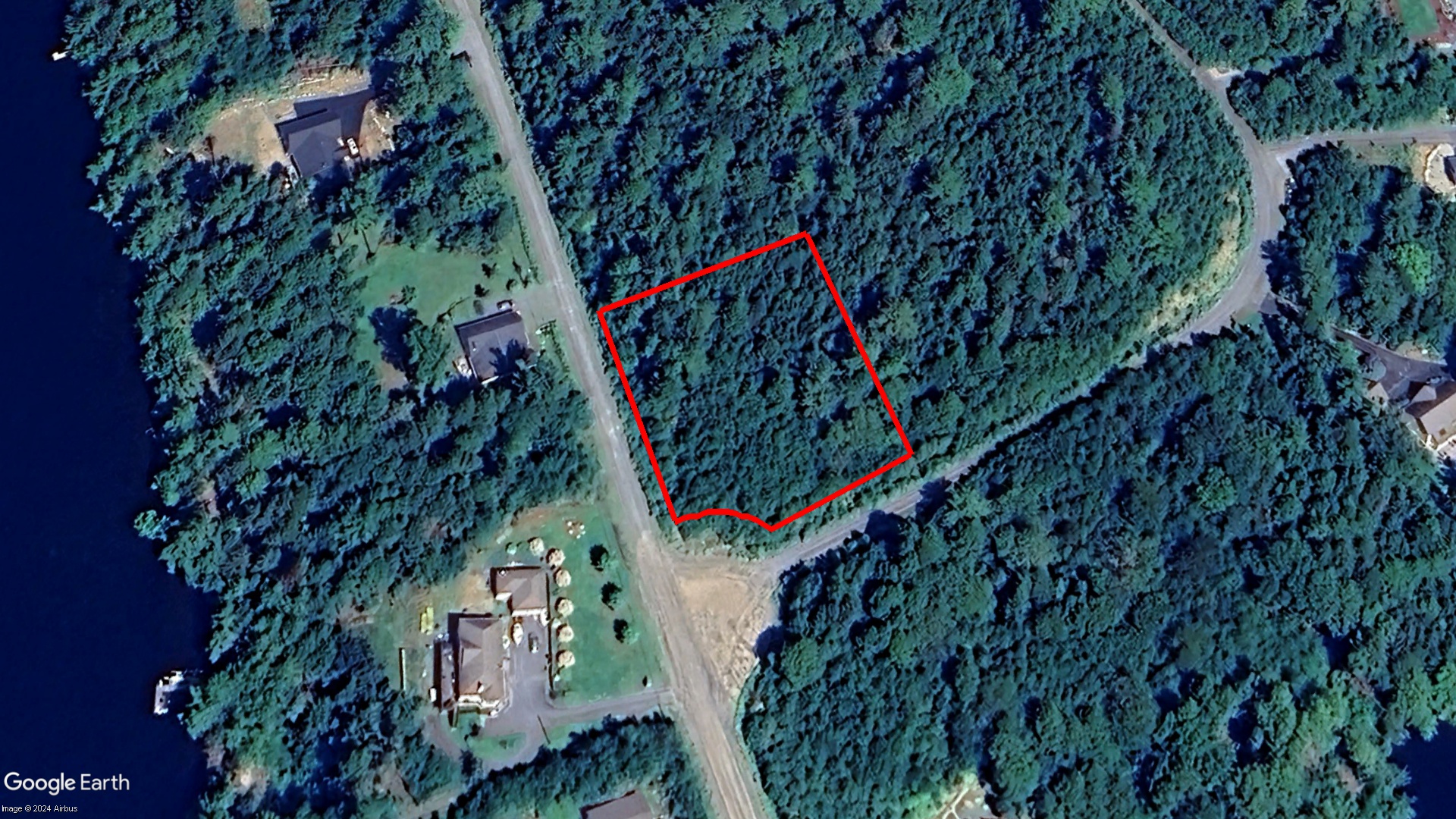 Tax Sale Lunenburg, Nova Scotia - 09683356