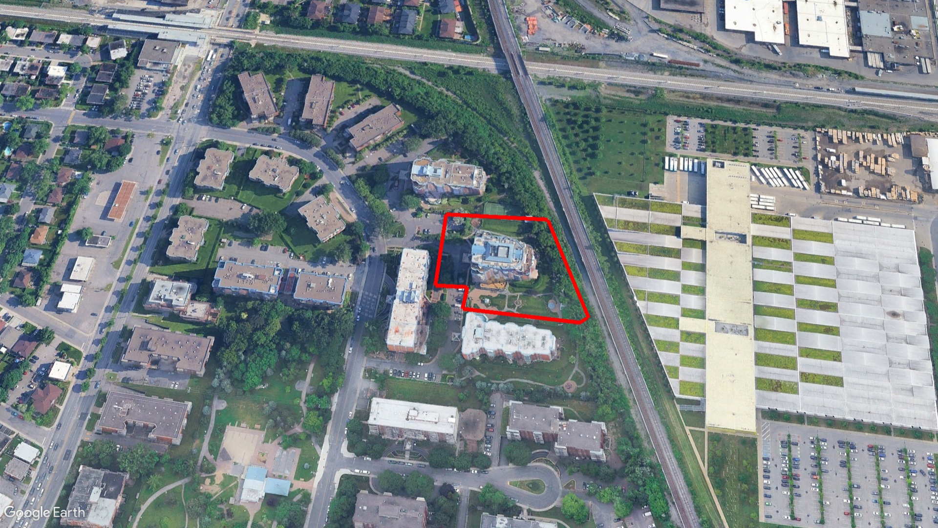 Tax Sale Montreal, Quebec - 041403-68