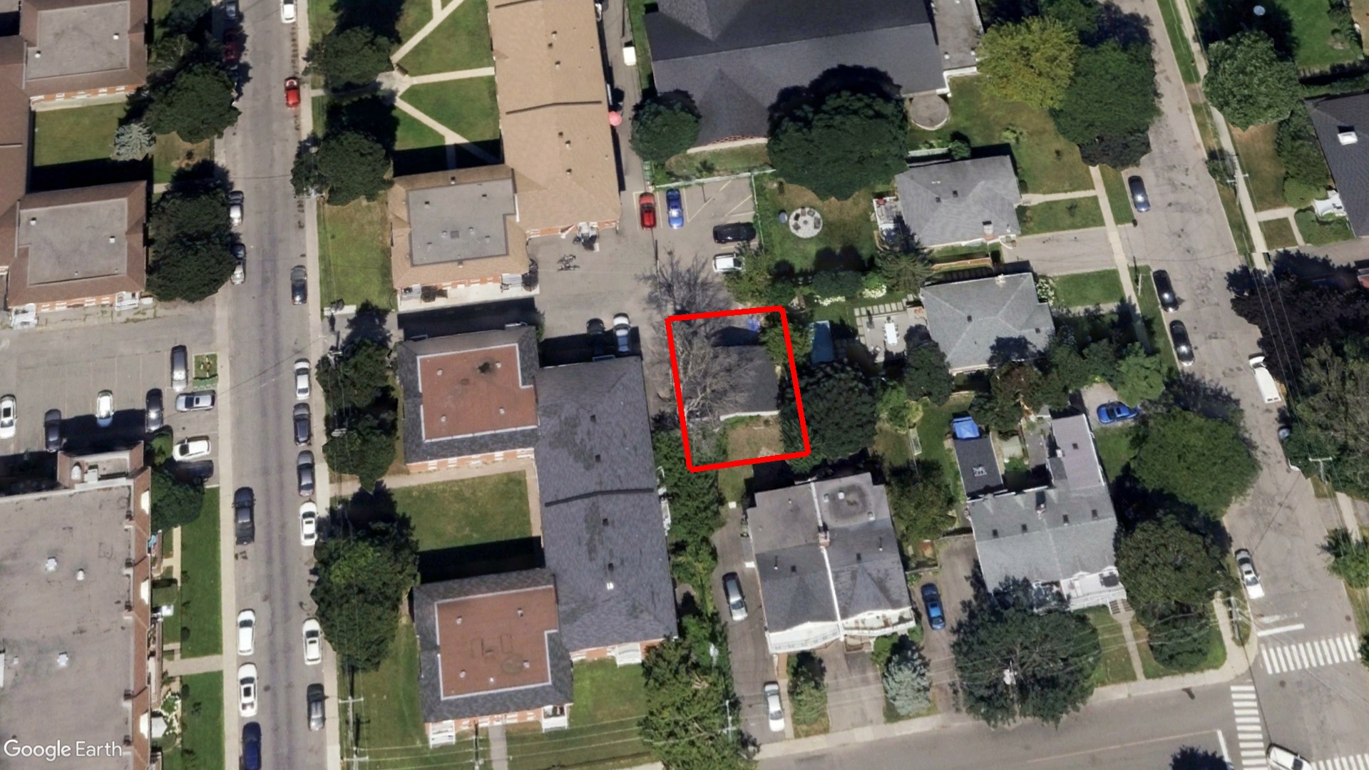 Tax Sale Montreal, Quebec - 050522-77