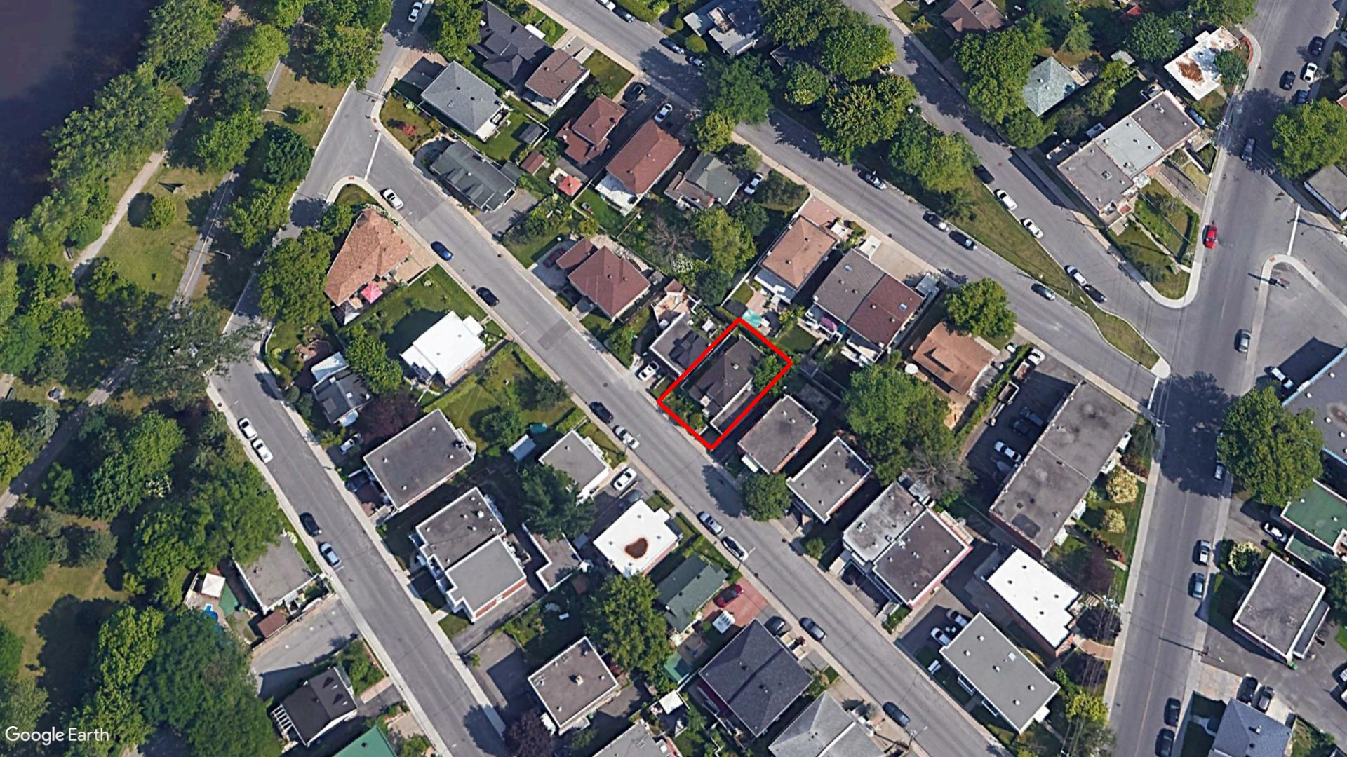 Tax Sale Montreal, Quebec - 020727-29