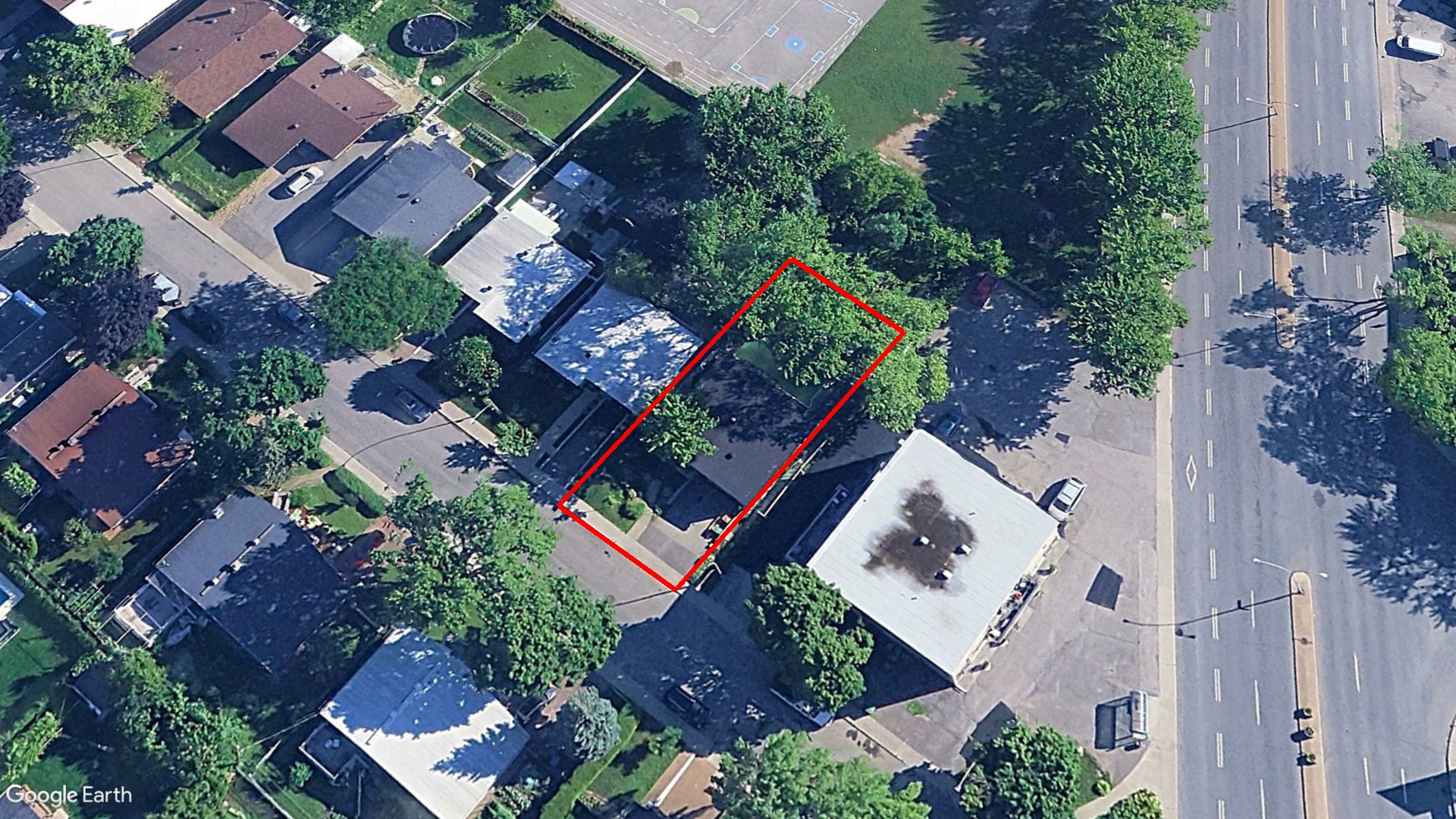 Tax Sale Montreal, Quebec - 020798-63