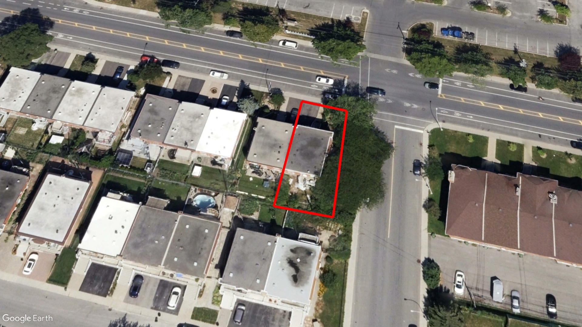 Tax Sale Montreal, Quebec - 040406-52