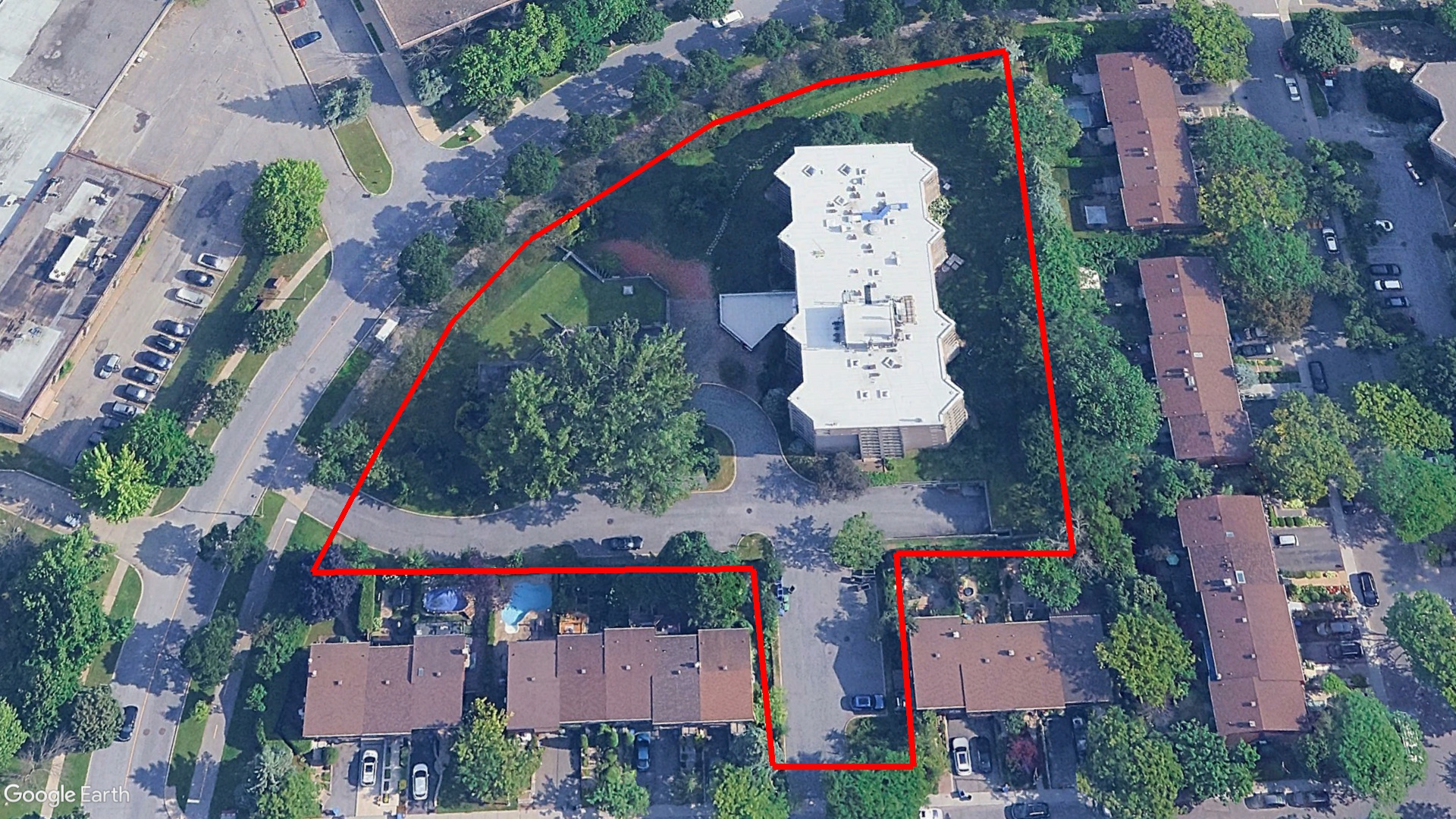 Tax Sale Montreal, Quebec - 011205-39