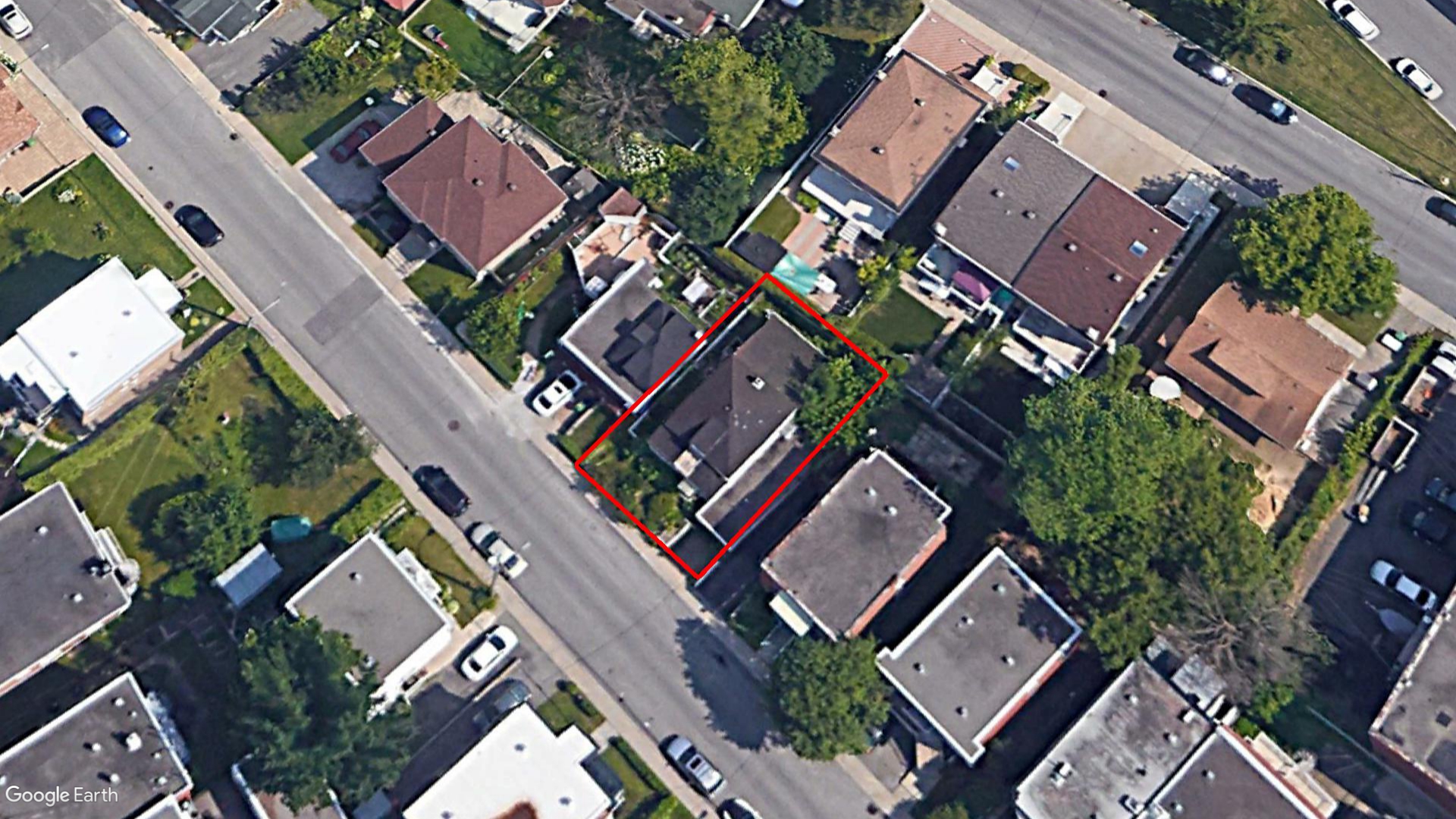 Tax Sale Montreal, Quebec - 020727-29