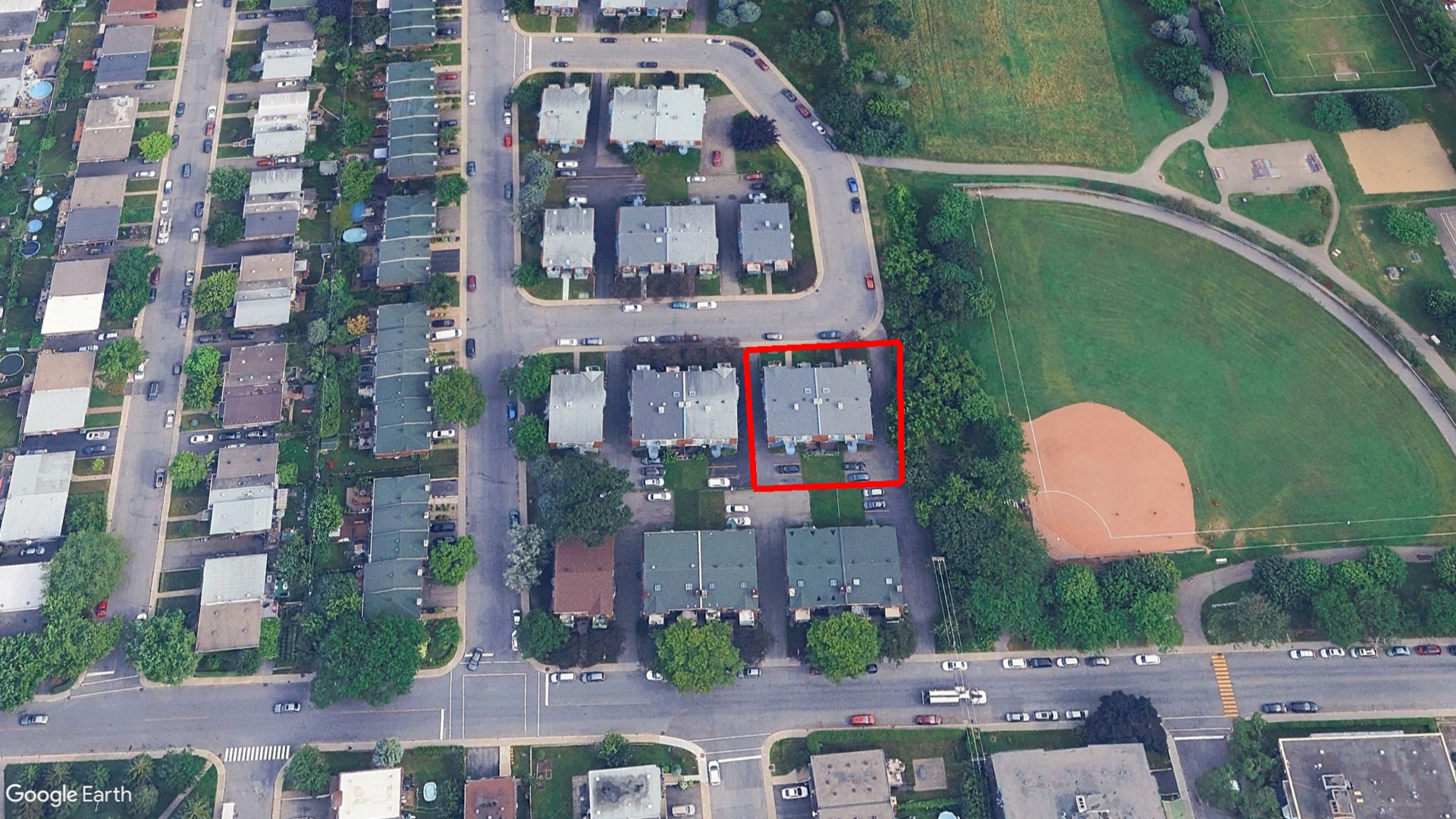 Tax Sale Montreal, Quebec - 050608-94