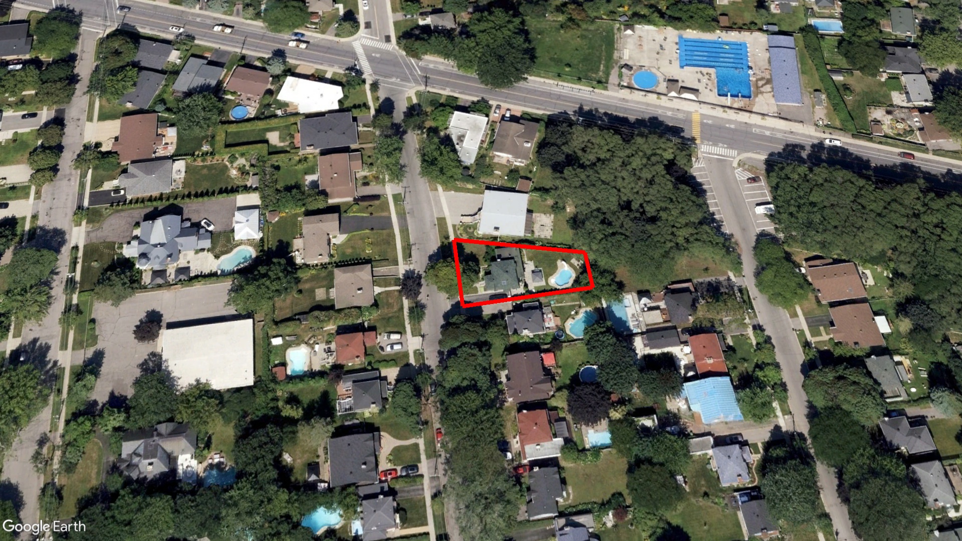 Tax Sale Montreal, Quebec - 050525-66