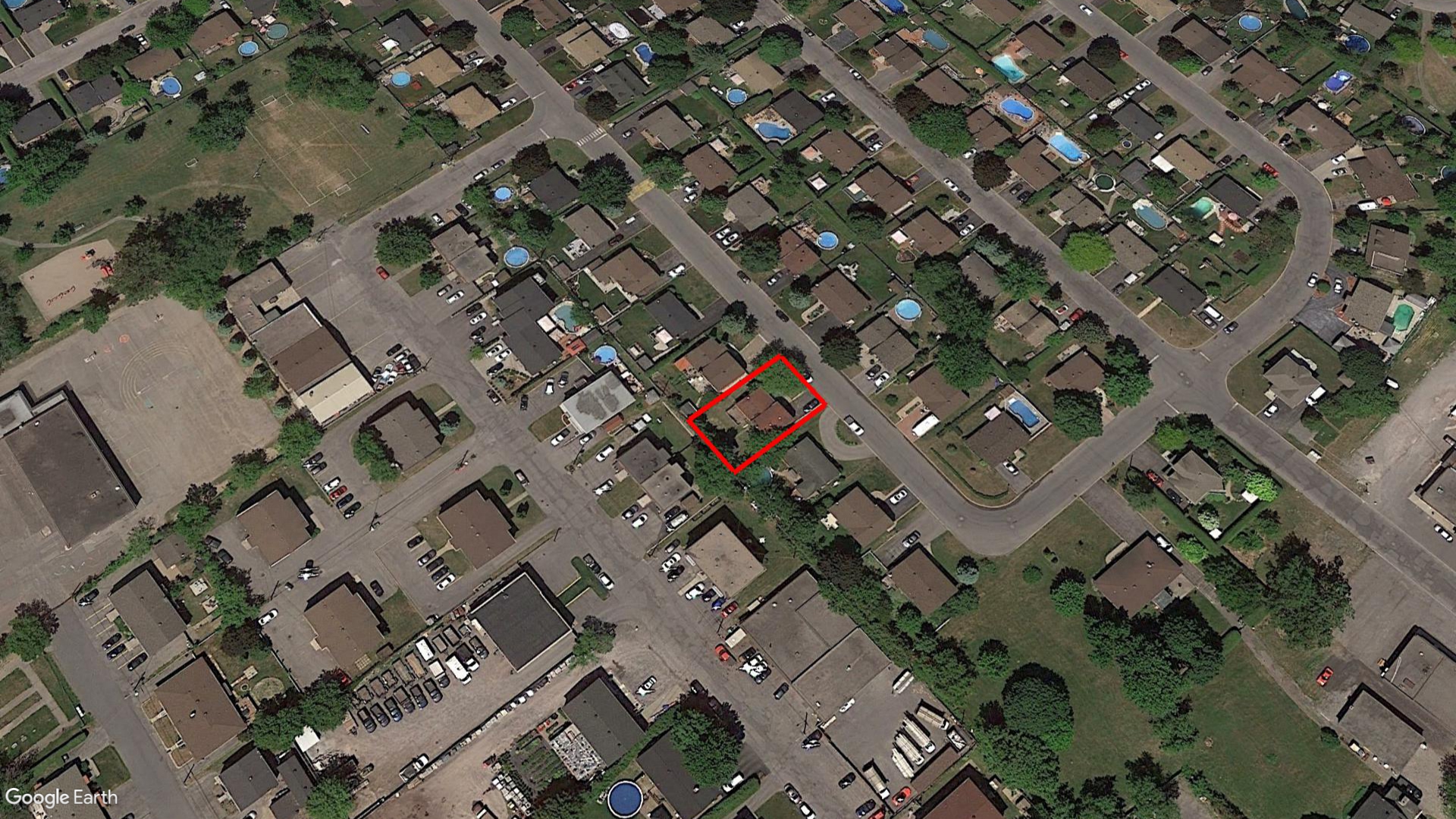 Tax Sale Montreal, Quebec - 040528-66