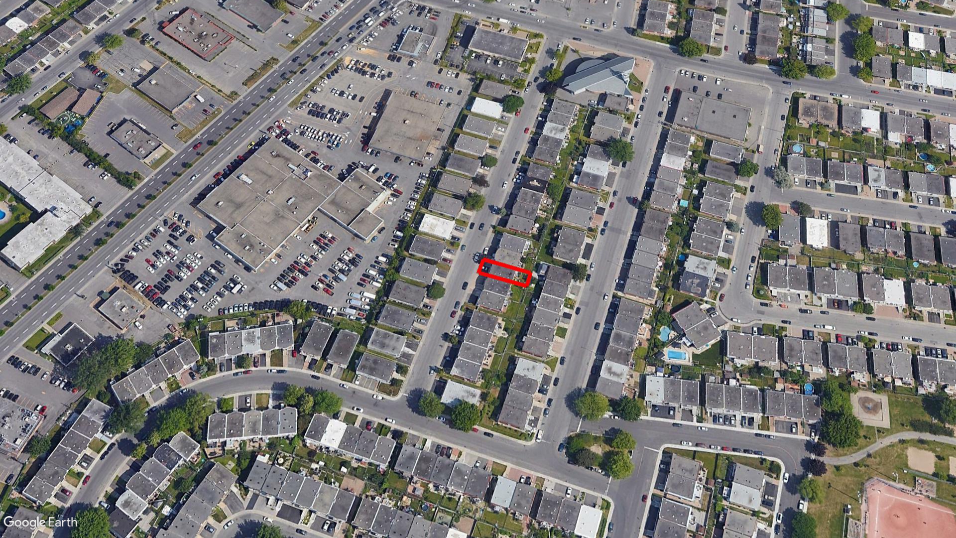 Tax Sale Montreal, Quebec - 040430-89