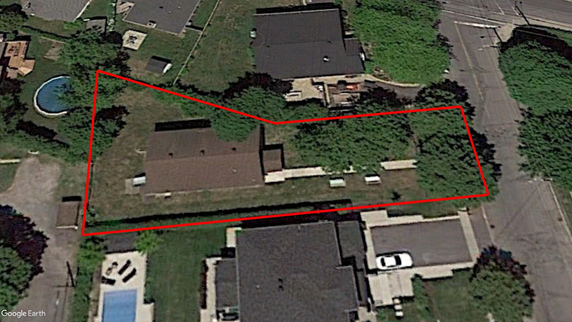 Tax Sale Montreal, Quebec - 050522-84