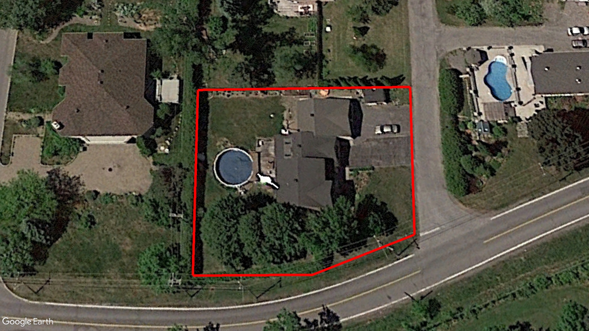 Tax Sale Montreal, Quebec - 040513-06