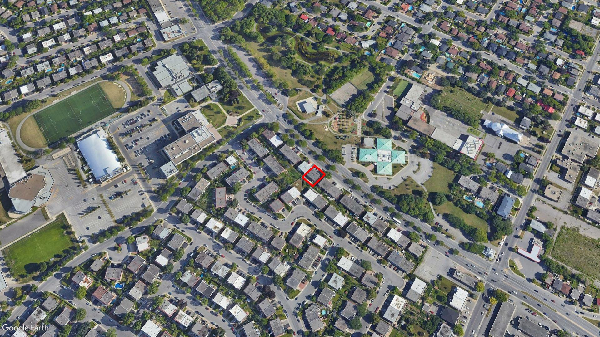 Tax Sale Montreal, Quebec - 020906-29