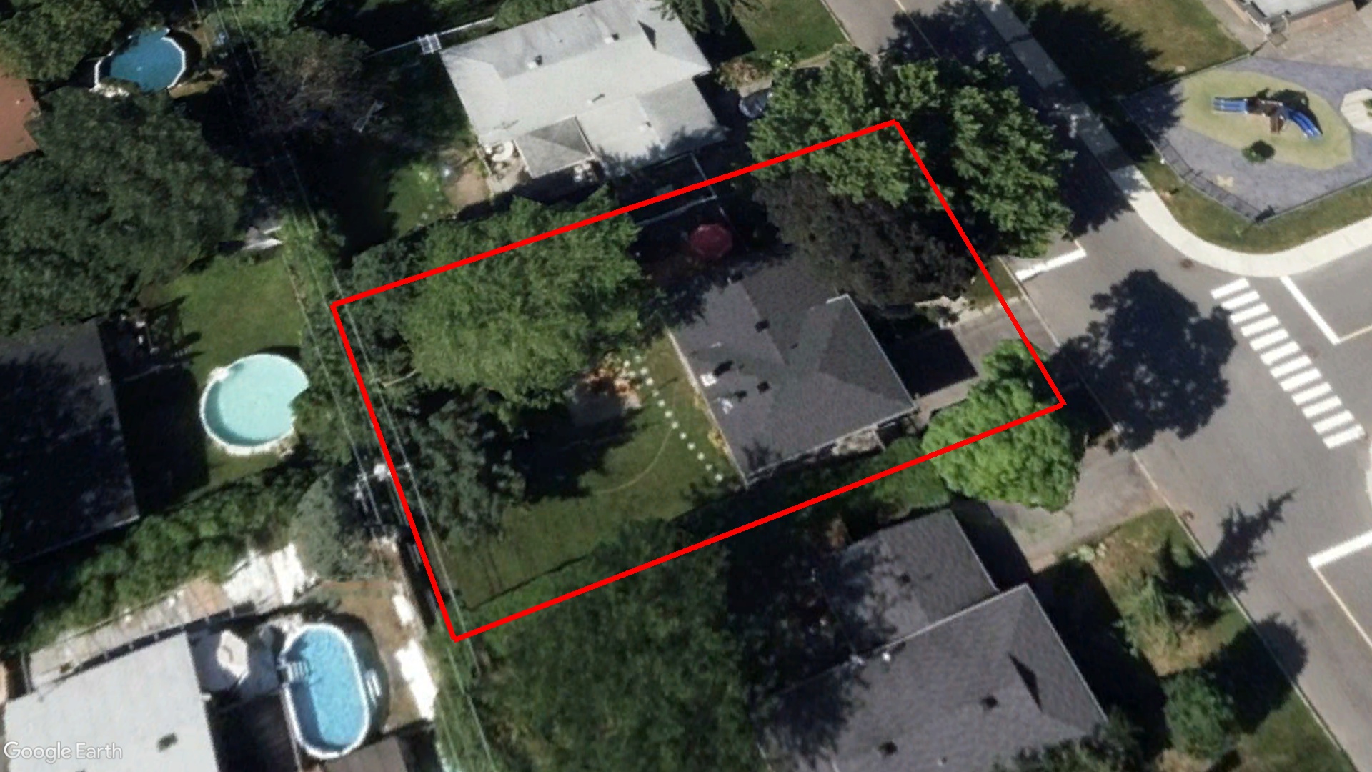 Tax Sale Montreal, Quebec - 040102-91