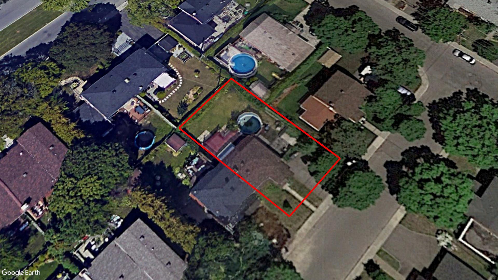 Tax Sale Montreal, Quebec - 040305-22