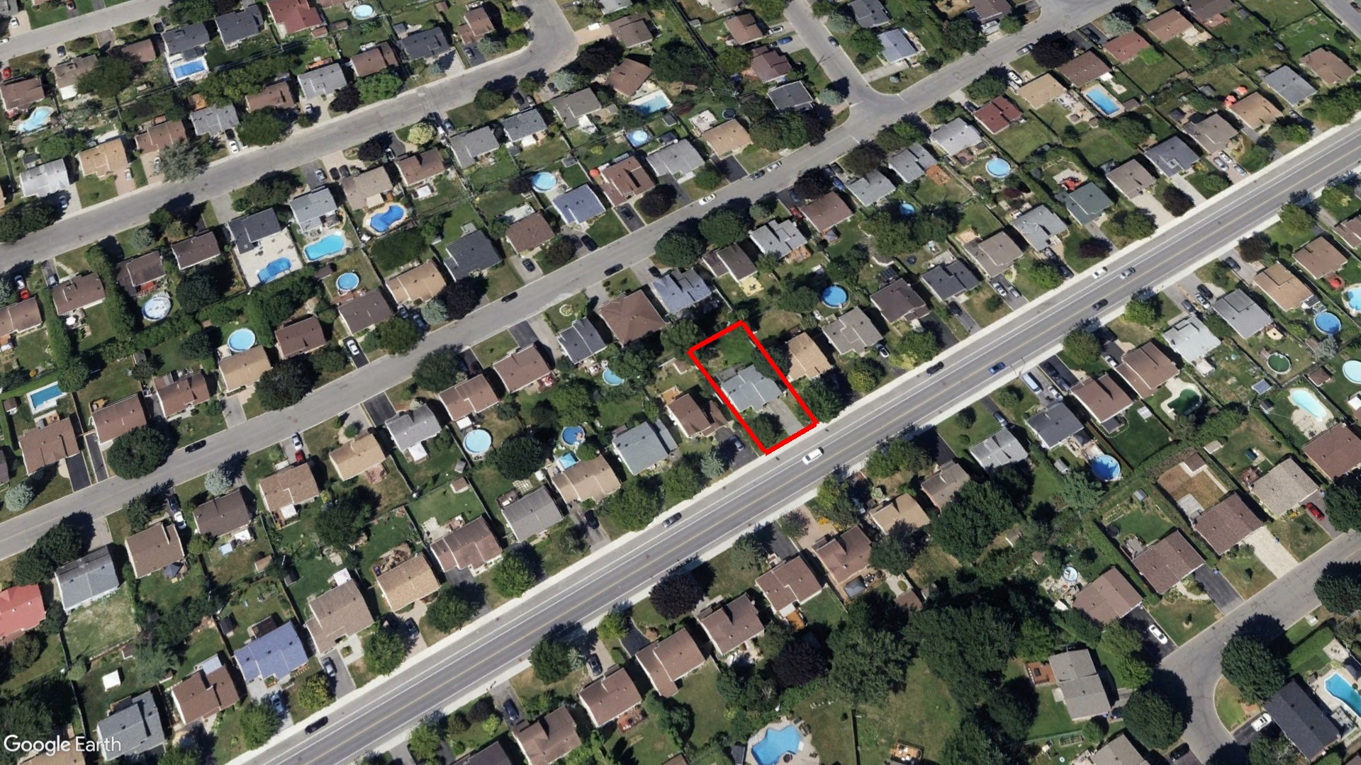 Tax Sale Montreal, Quebec - 040207-33