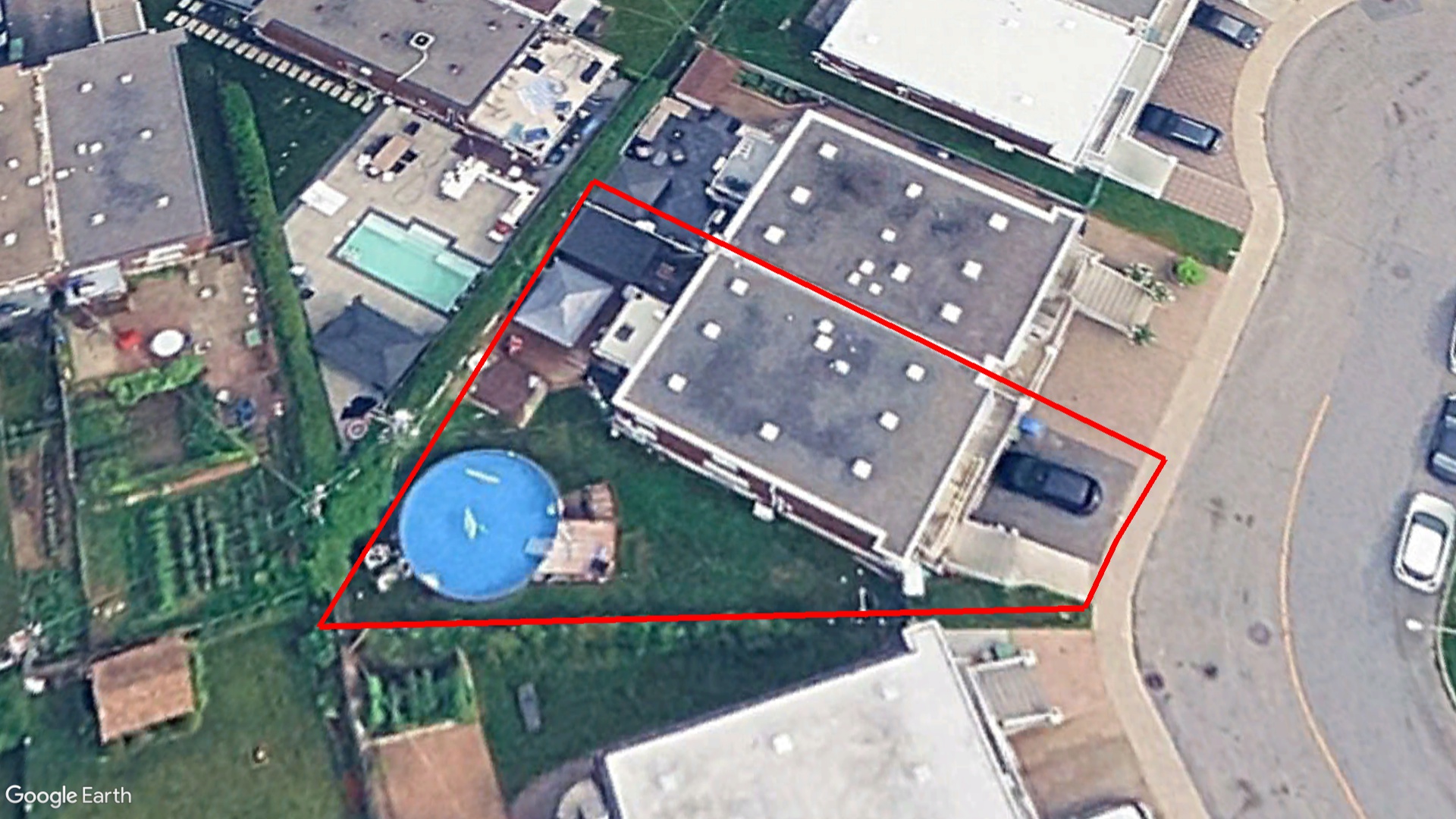 Tax Sale Montreal, Quebec - 040497-65