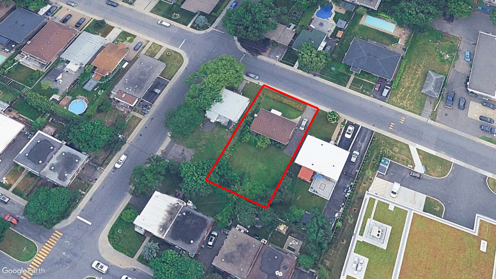 Tax Sale Montreal, Quebec - 040995-66