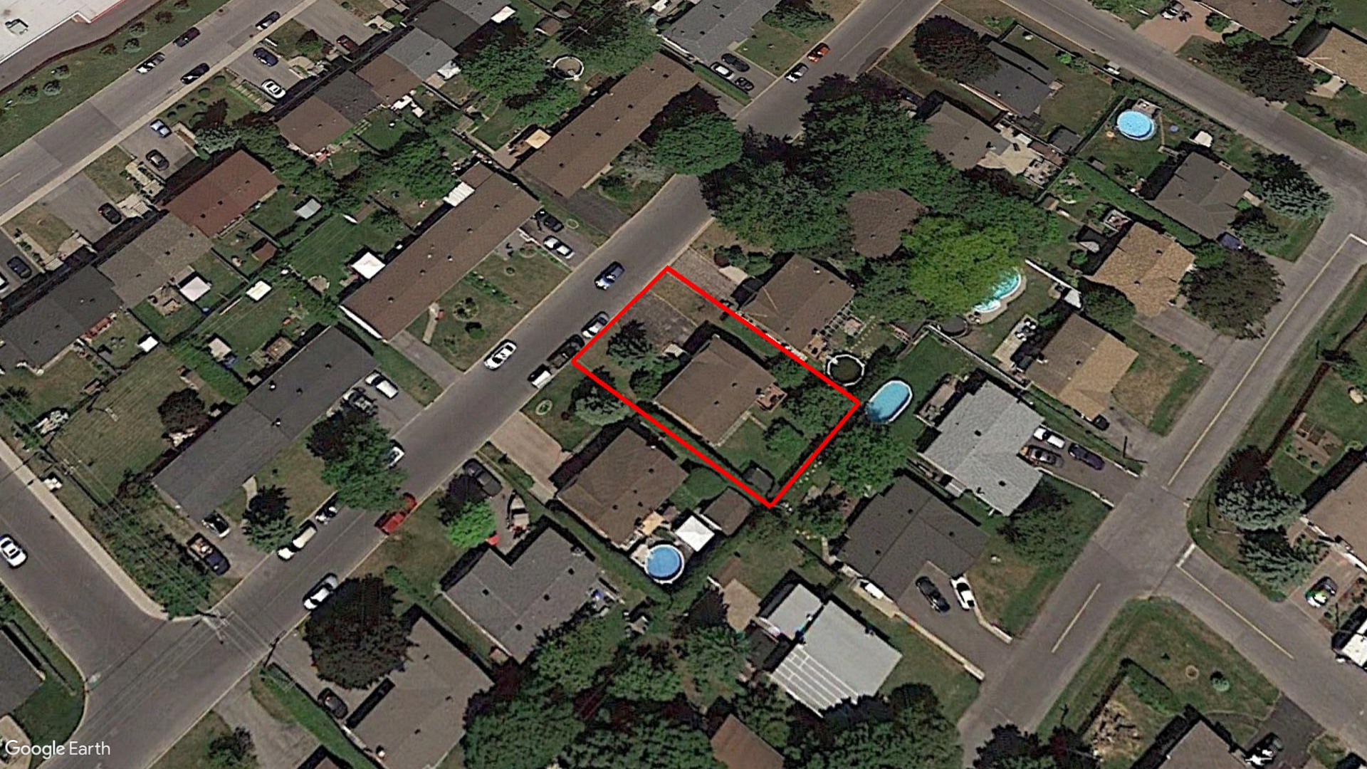 Tax Sale Montreal, Quebec - 040108-46