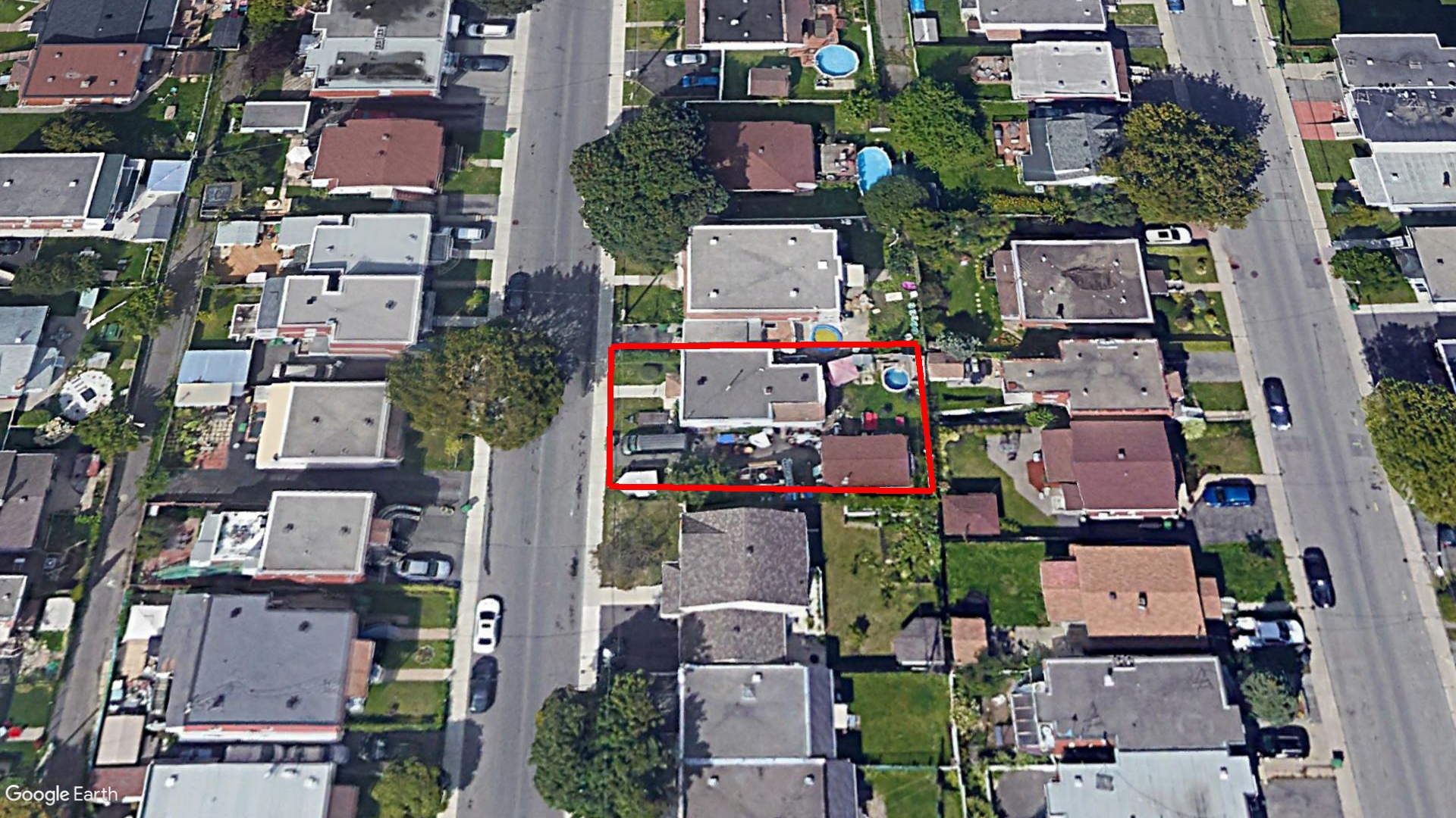 Tax Sale Montreal, Quebec - 050911-31