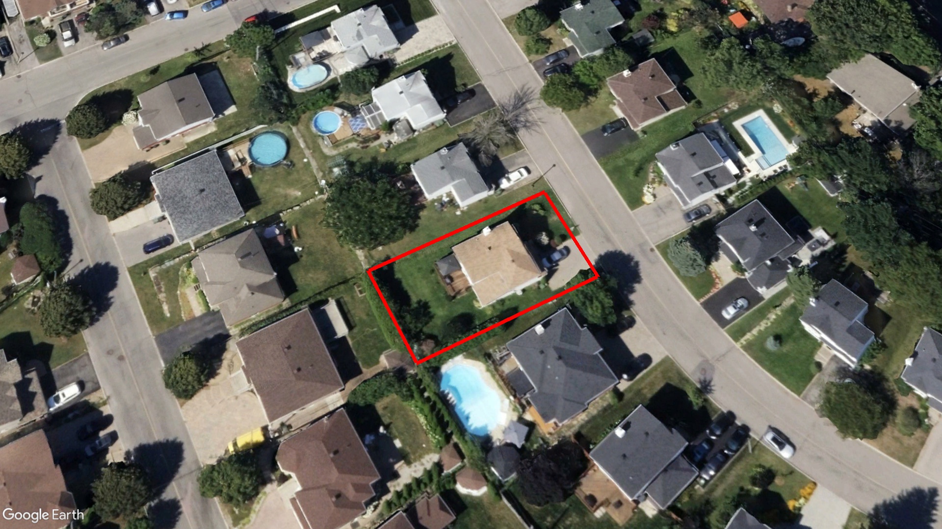 Tax Sale Montreal, Quebec - 040130-06