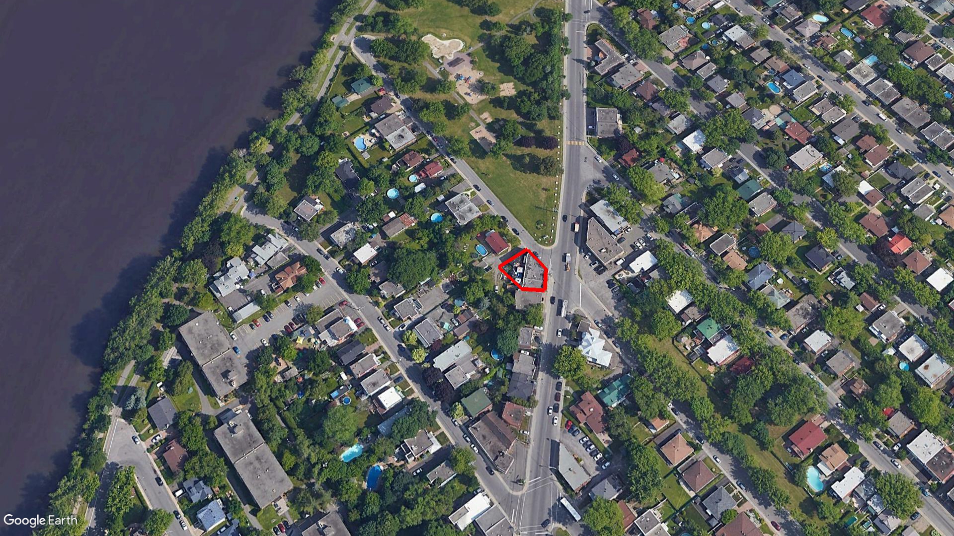 Tax Sale Montreal, Quebec - 020827-40