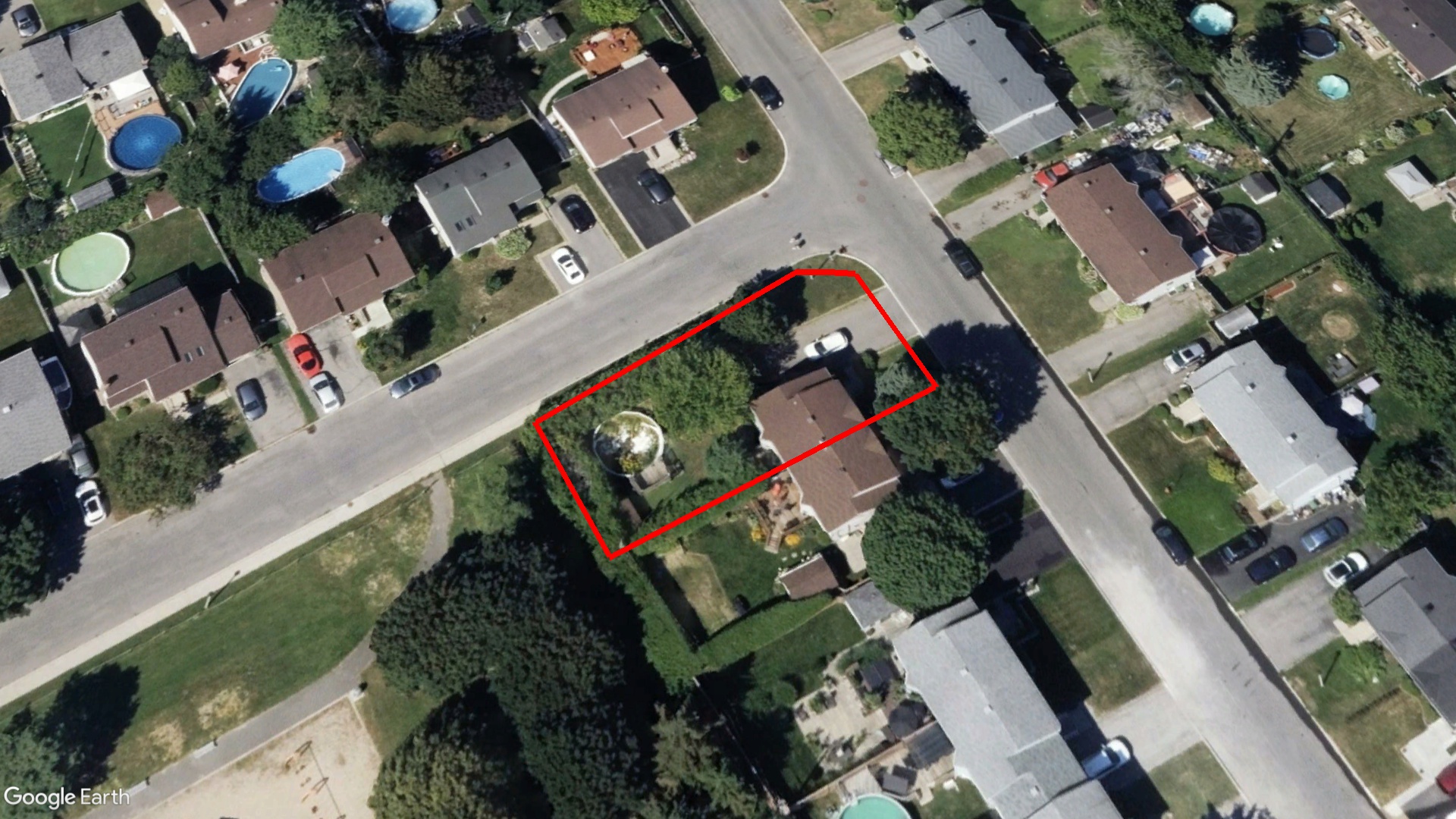 Tax Sale Montreal, Quebec - 041225-06