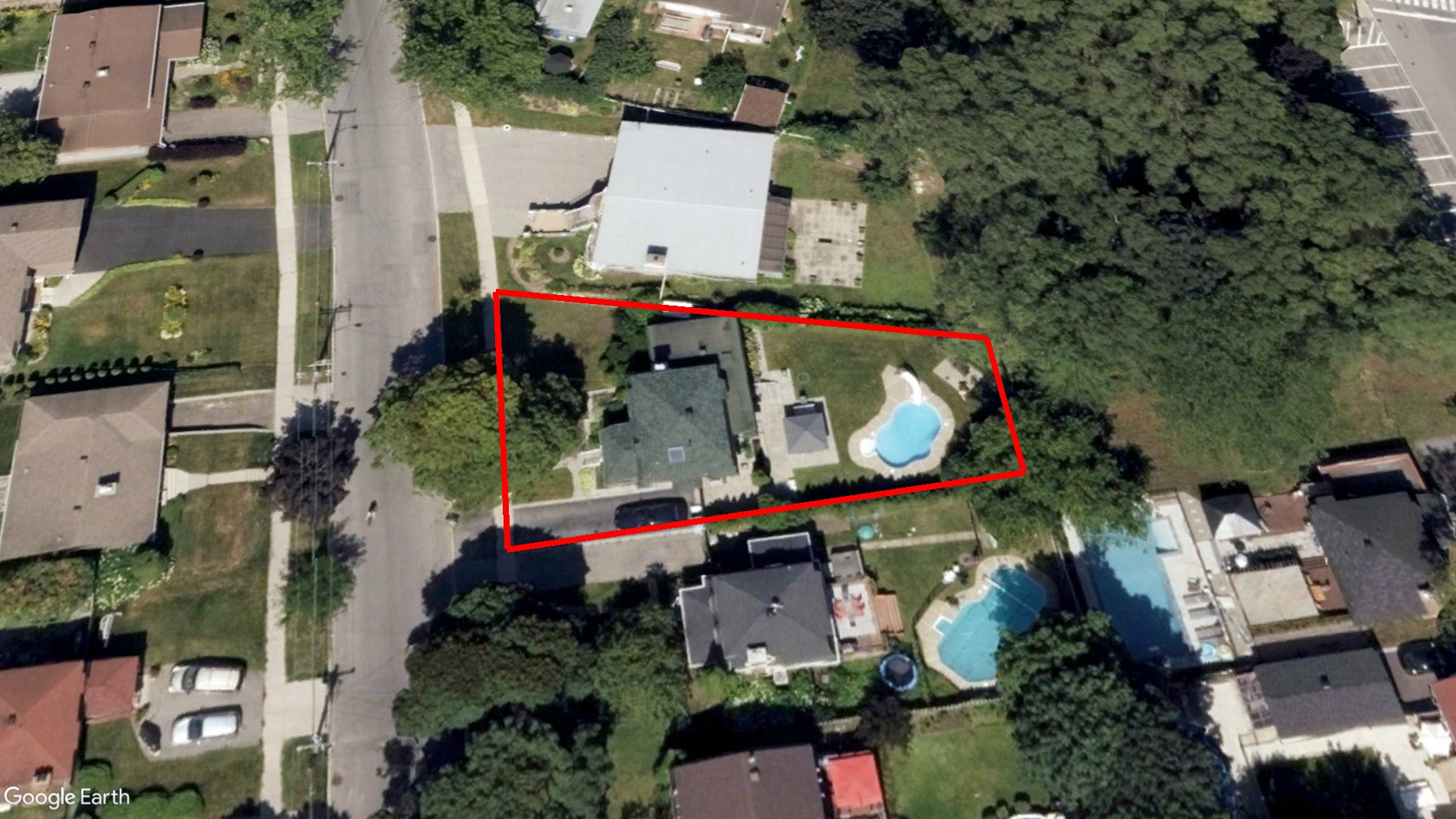 Tax Sale Montreal, Quebec - 050525-66