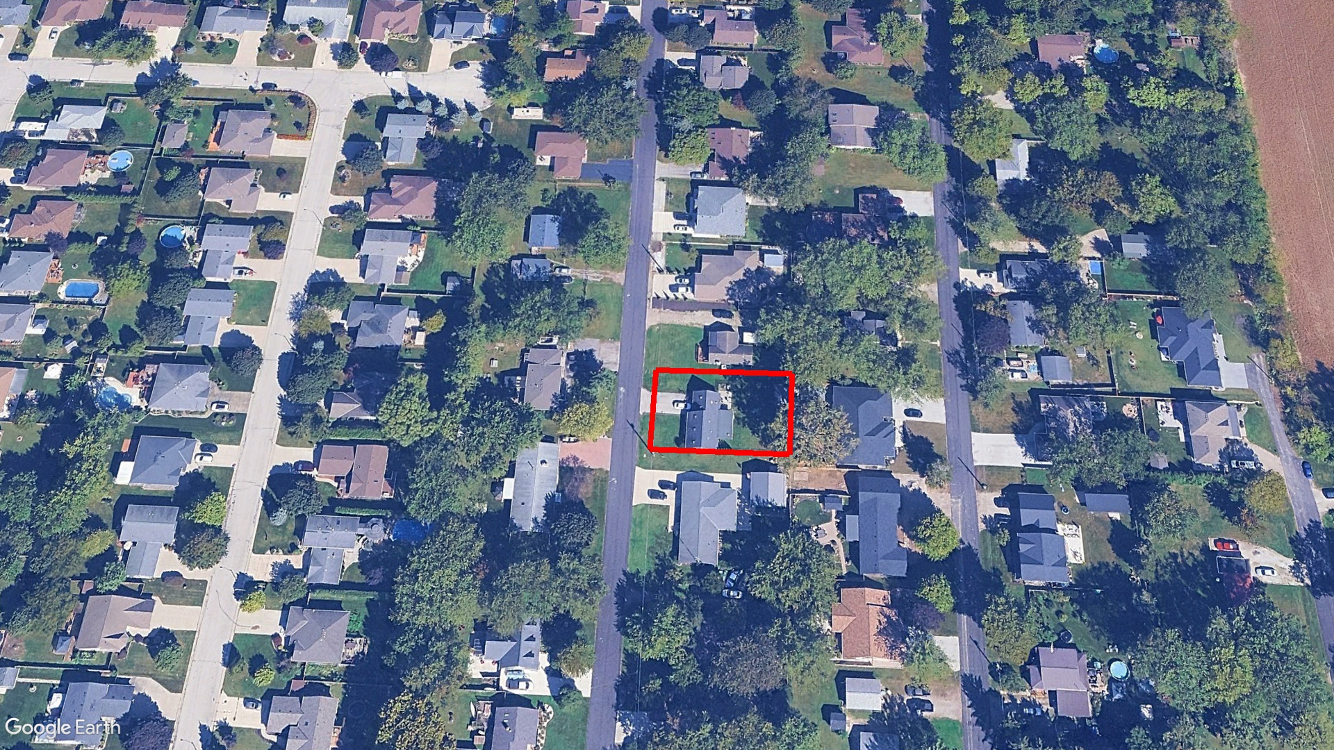 Tax Sale Kingsville, Ontario - 37 11 270 000 19500 0000