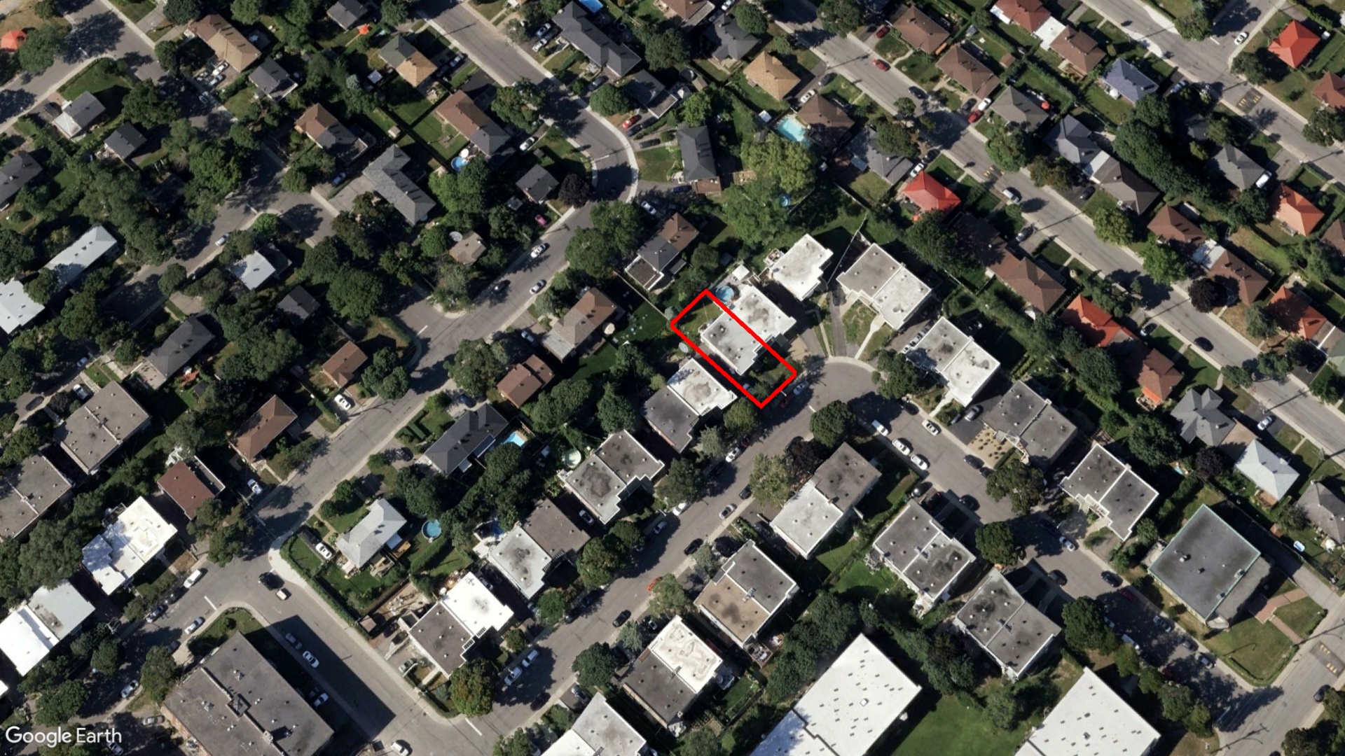 Tax Sale Montreal, Quebec - 040208-63