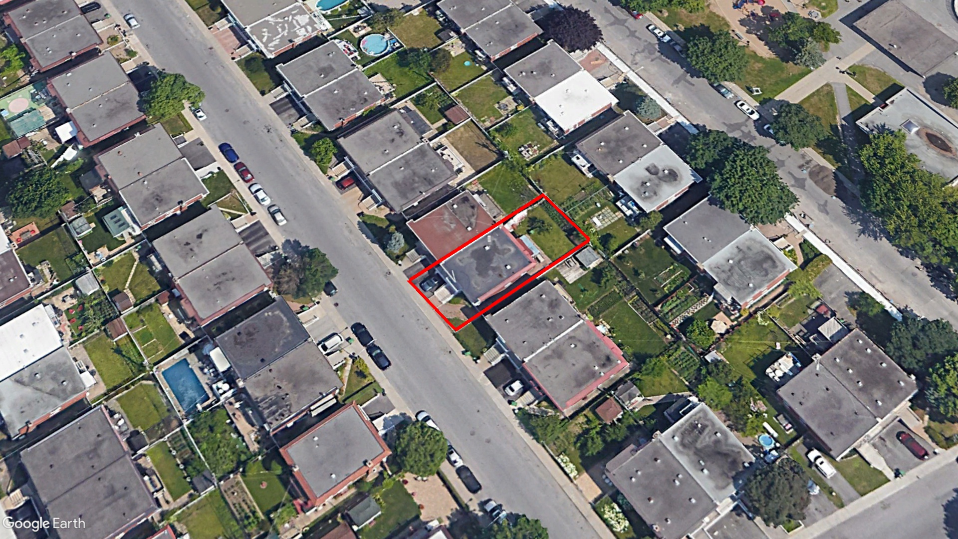 Tax Sale Montreal, Quebec - 020802-43