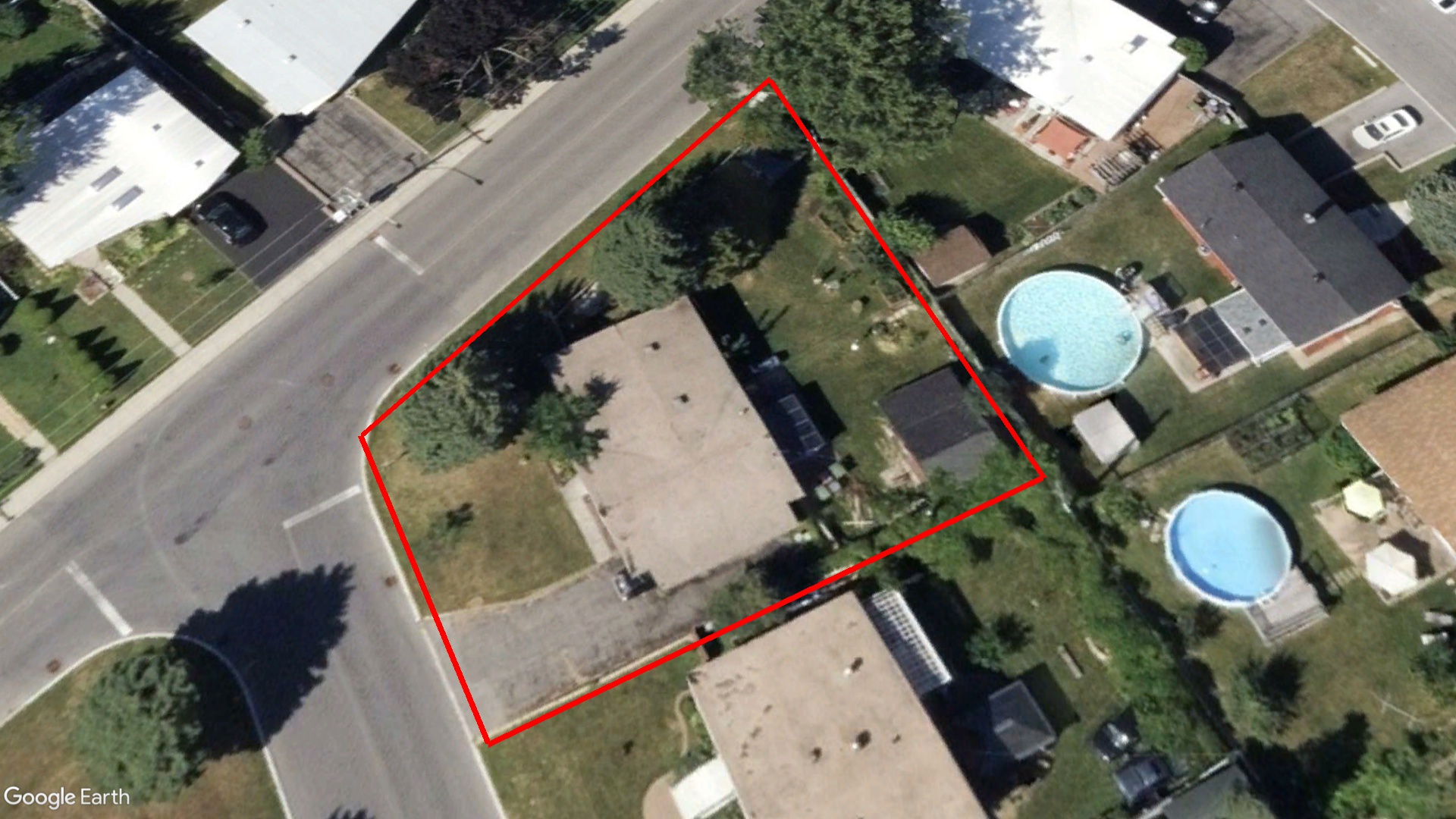 Tax Sale Montreal, Quebec - 040127-11