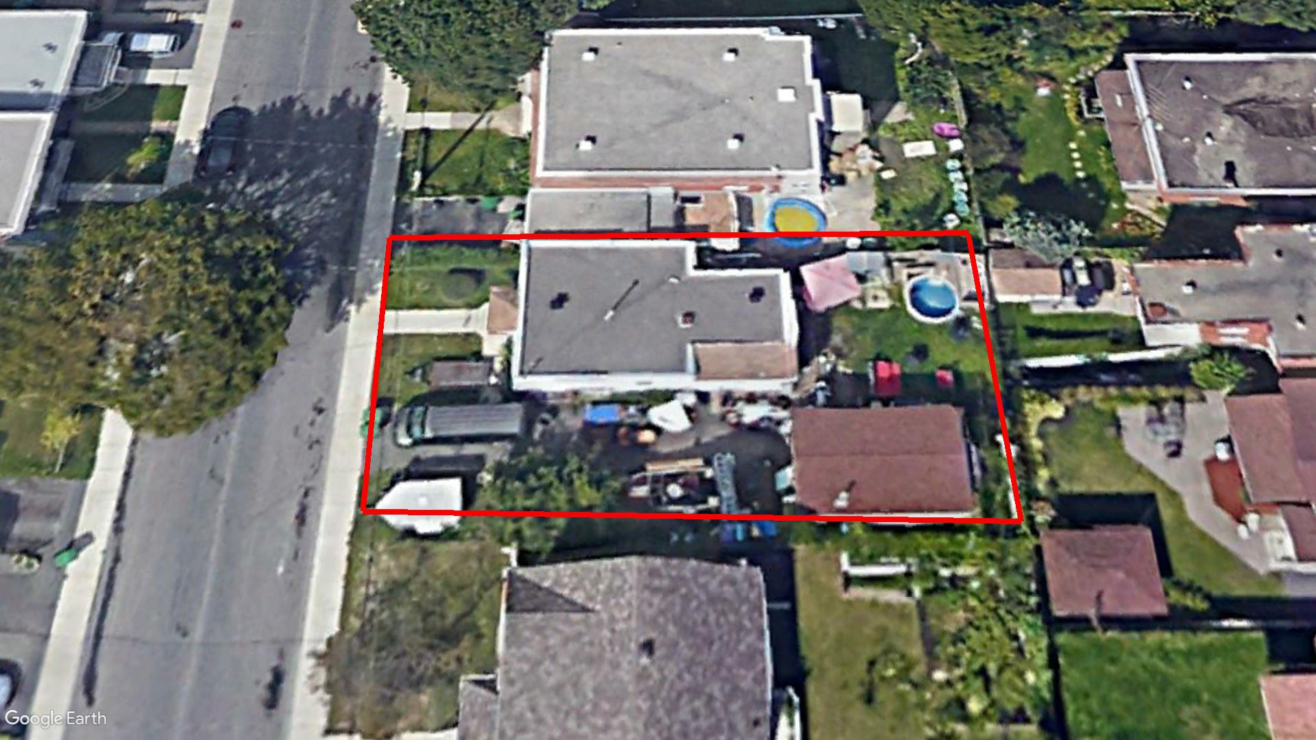 Tax Sale Montreal, Quebec - 050911-31