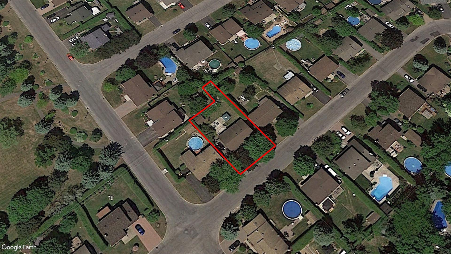 Tax Sale Montreal, Quebec - 040522-67