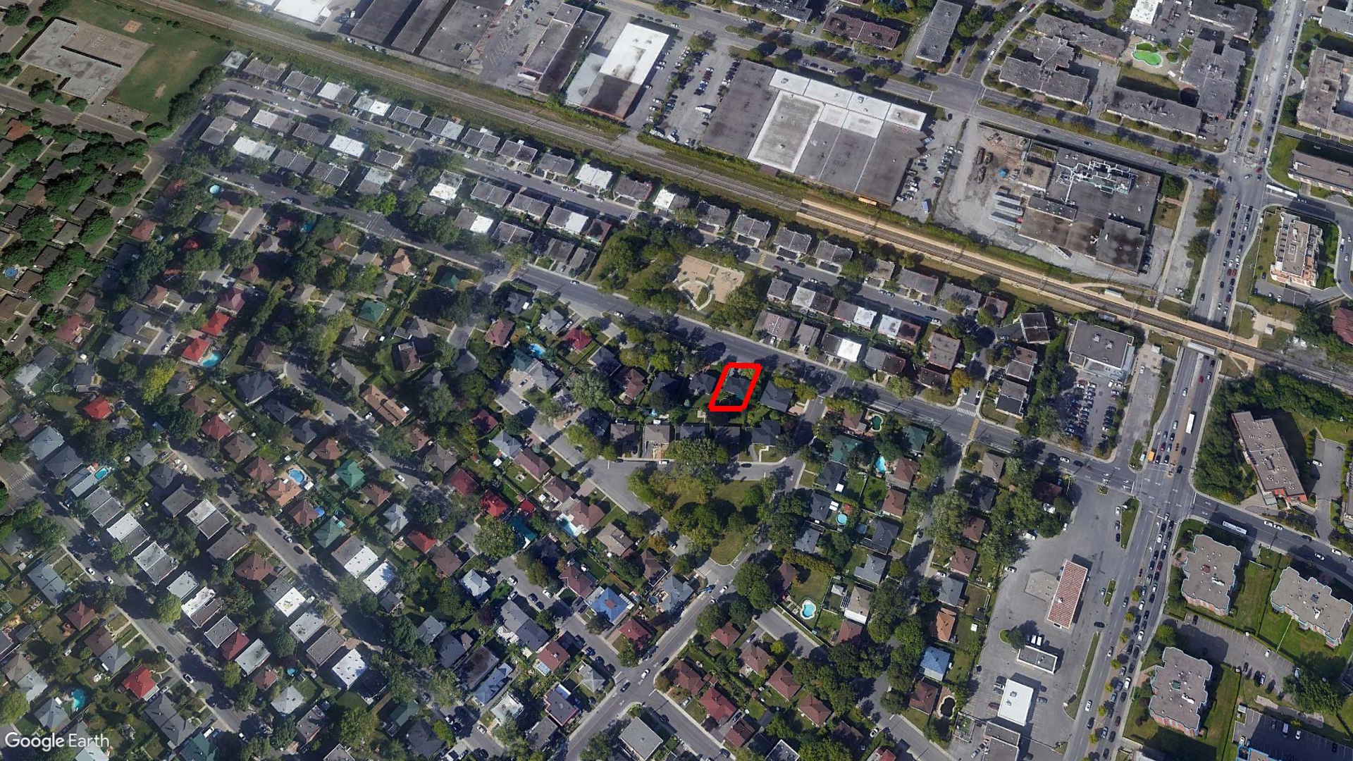 Tax Sale Montreal, Quebec - 040207-35