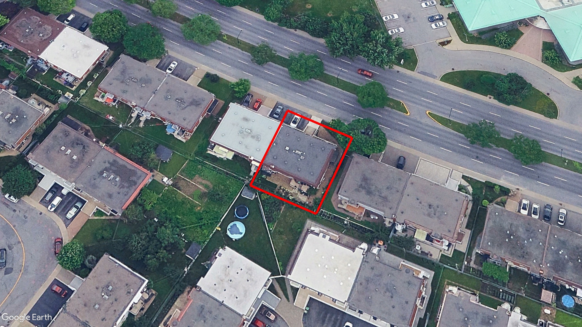 Tax Sale Montreal, Quebec - 020906-29