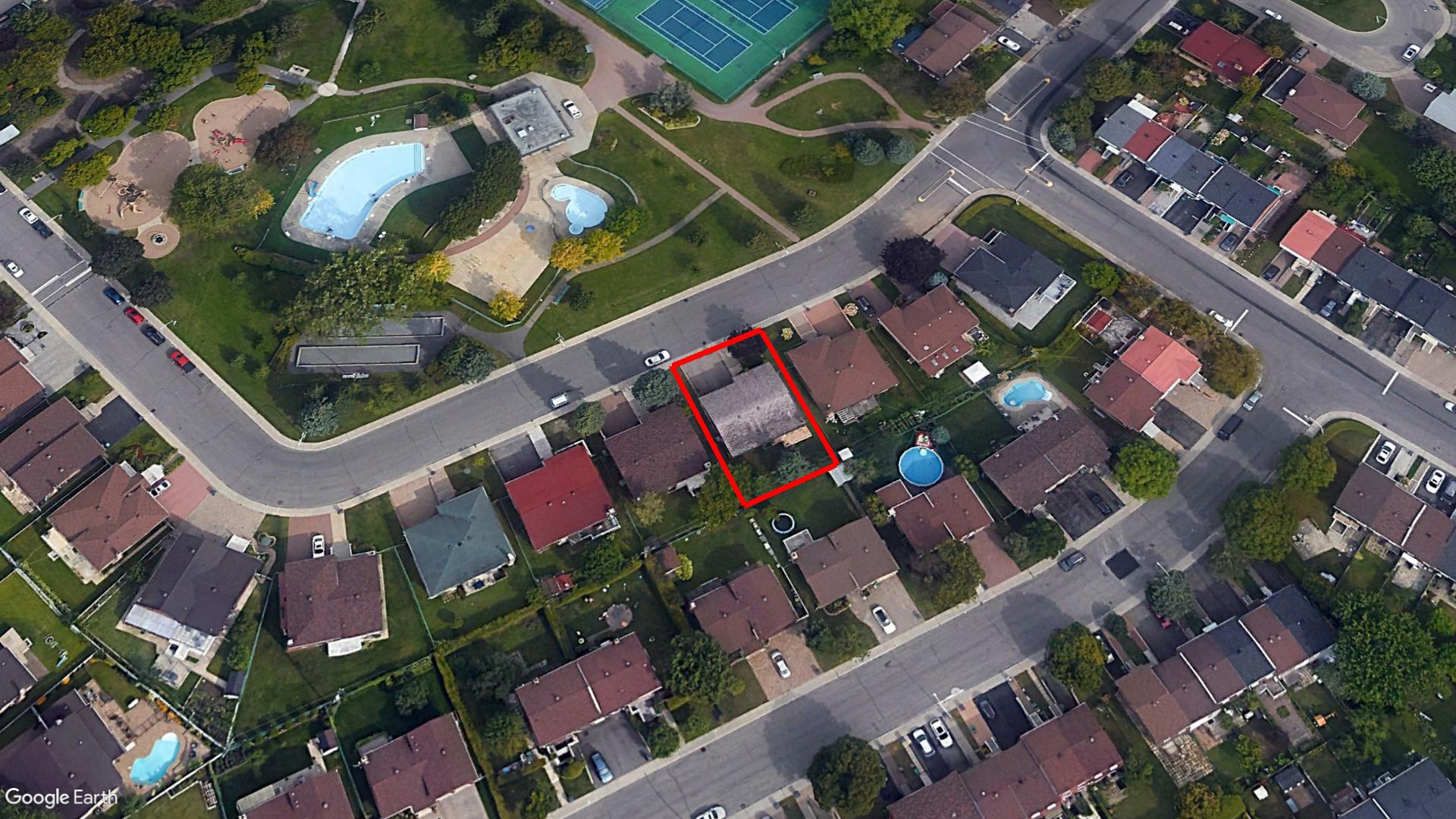 Tax Sale Montreal, Quebec - 041009-07