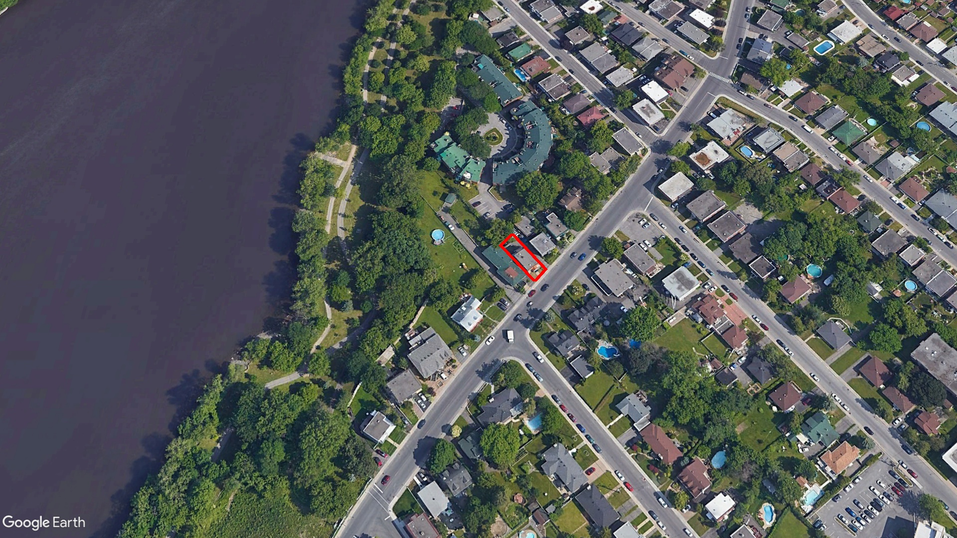 Tax Sale Montreal, Quebec - 020826-19